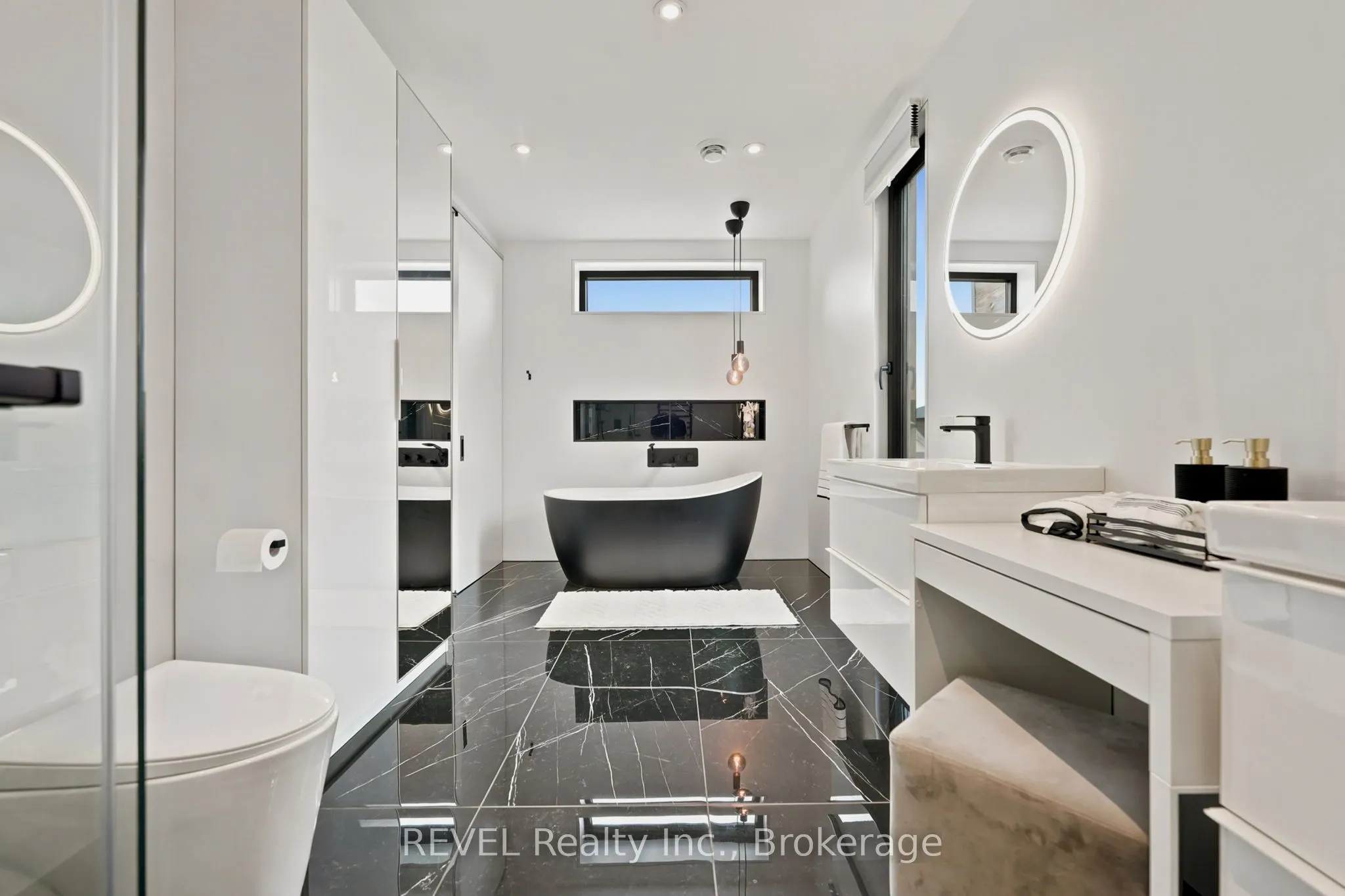 81 Mackenzie King Avenue