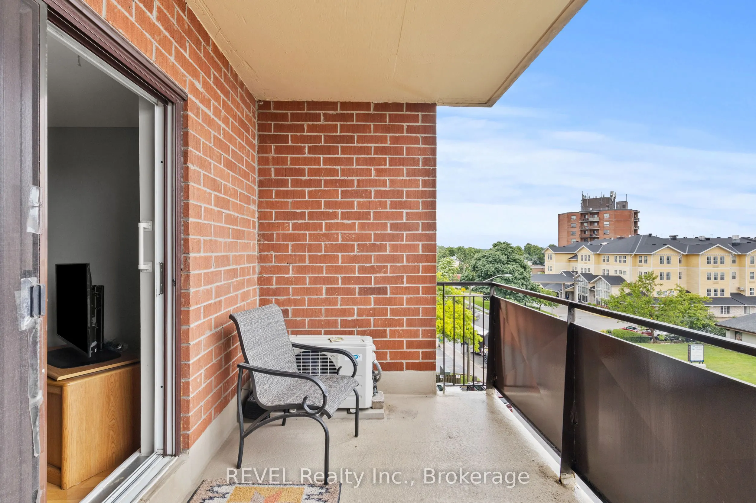 3955 Portage Road #401