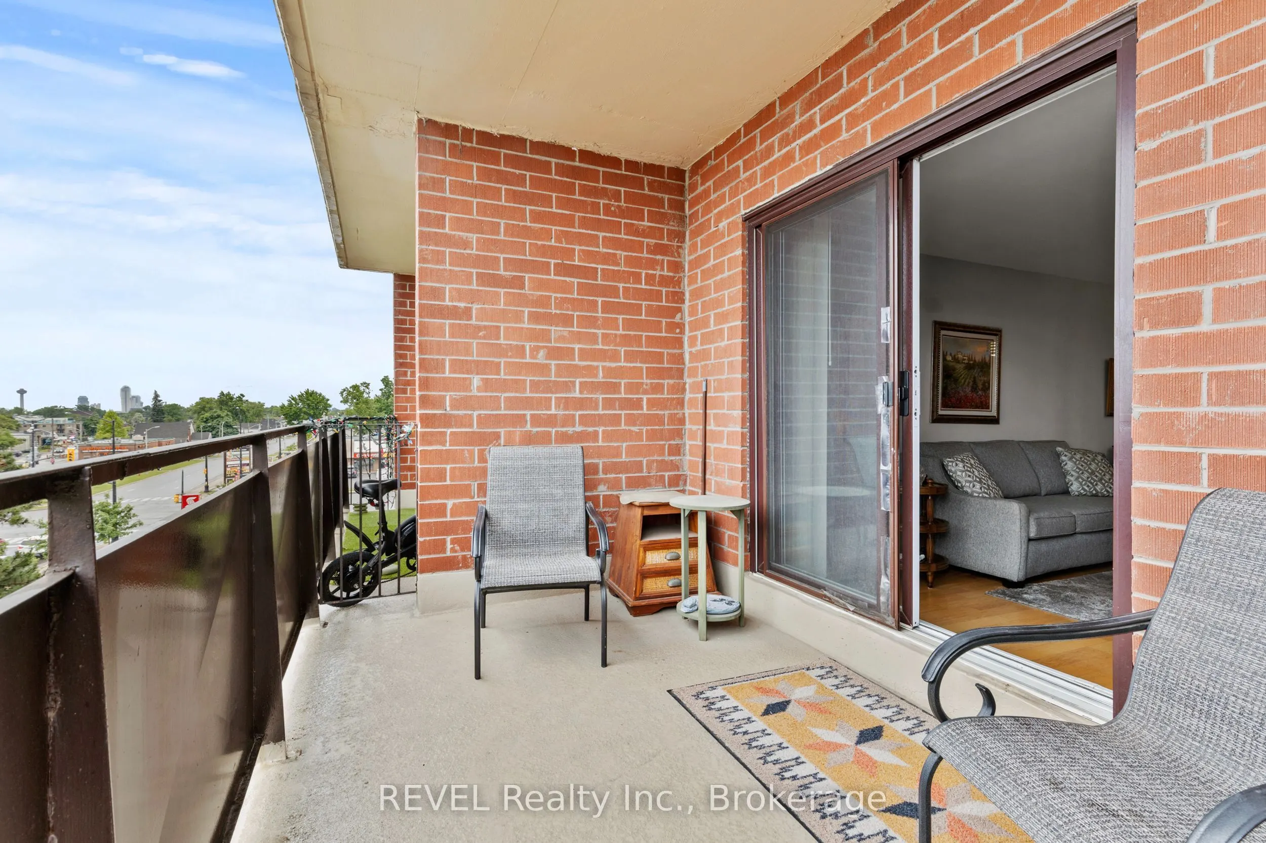 3955 Portage Road #401