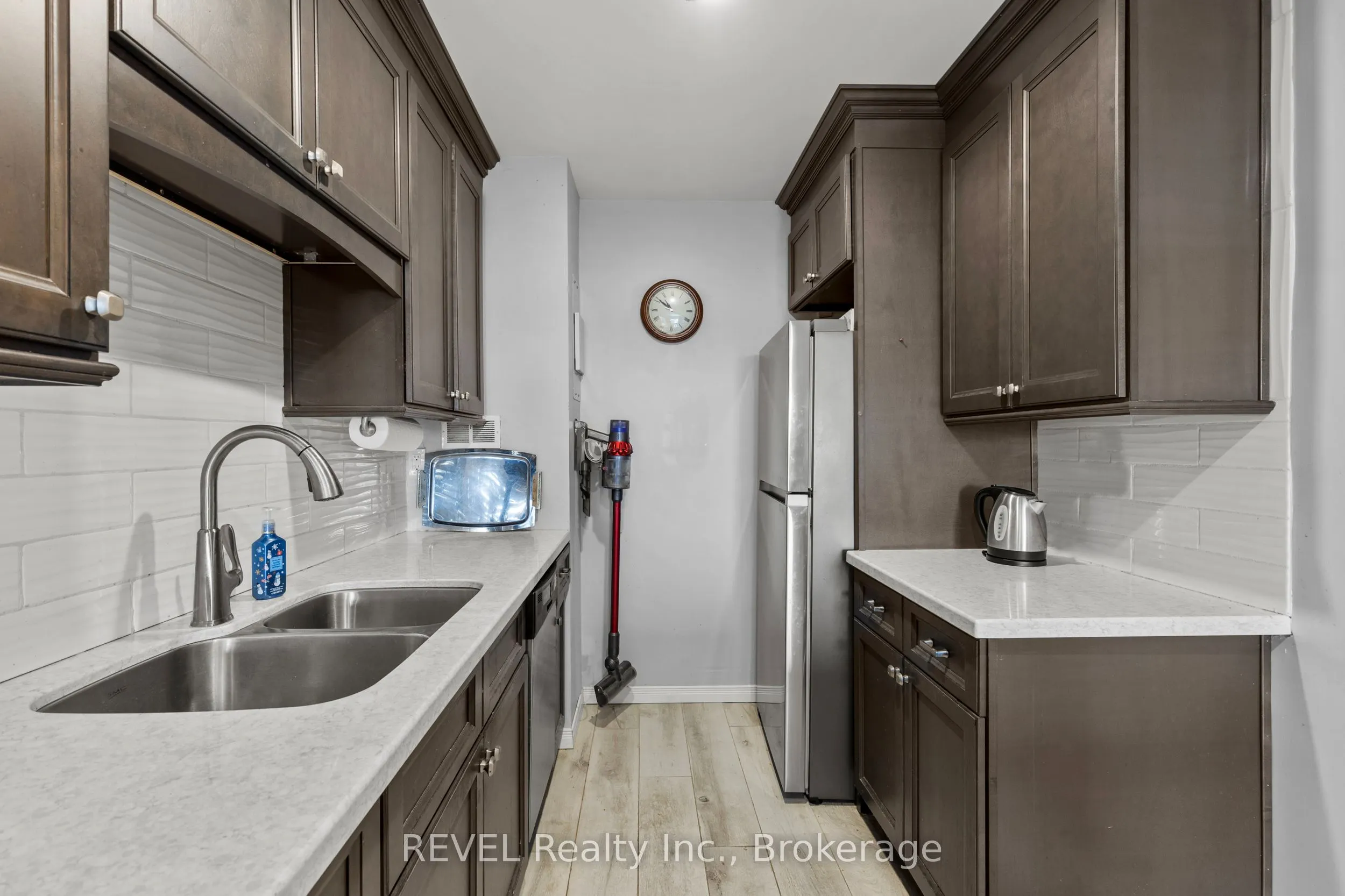 3955 Portage Road #401