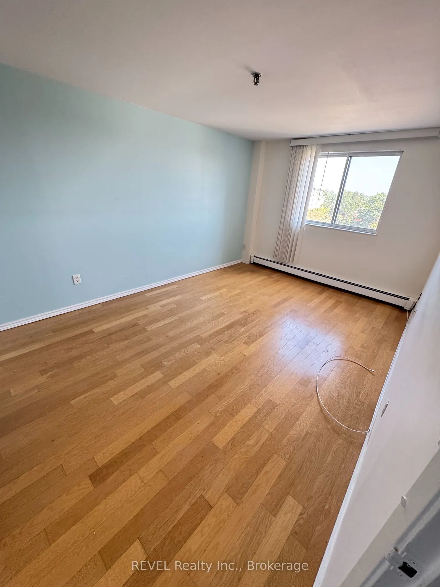 3955 Portage Road #401