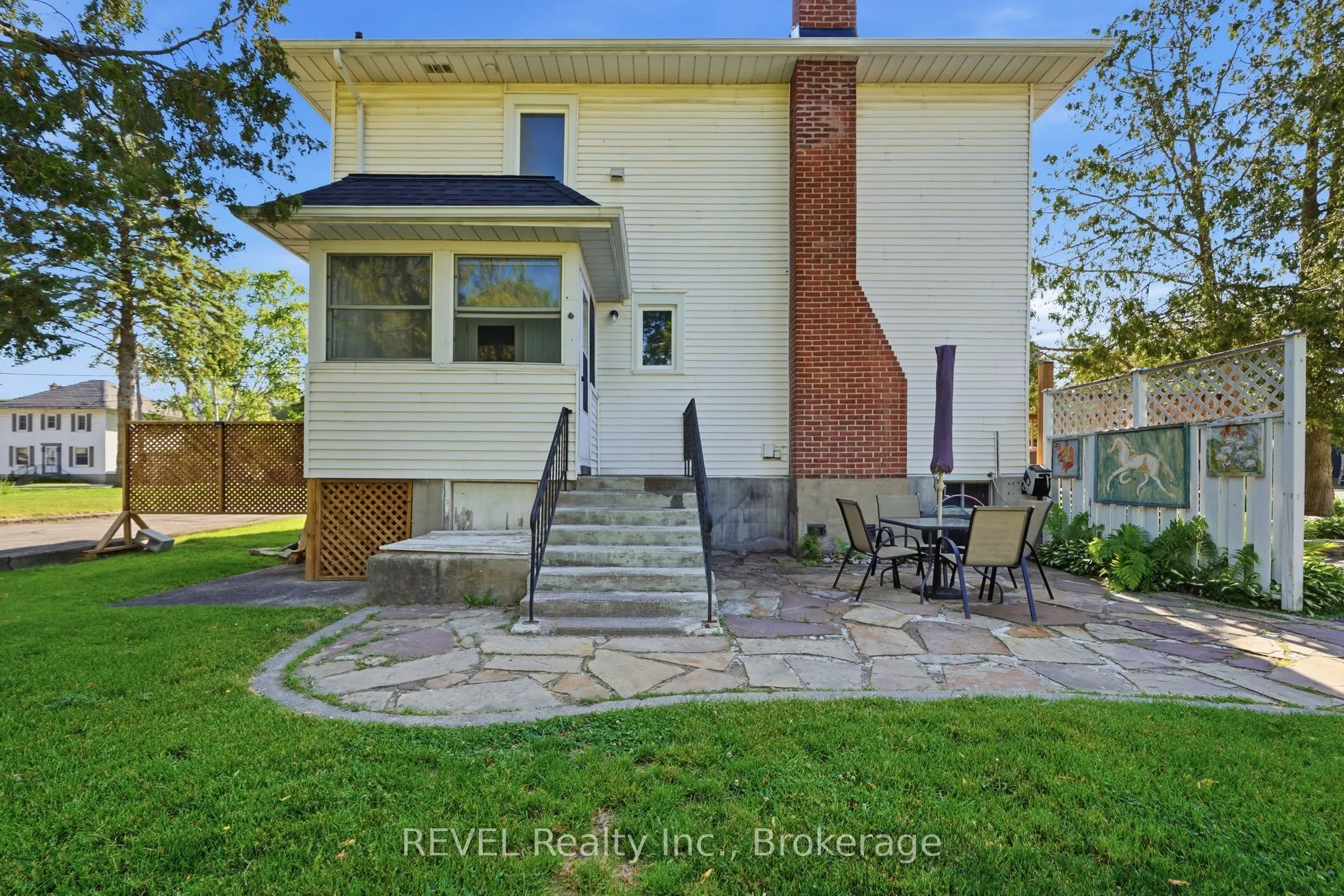 39 Trent Street N