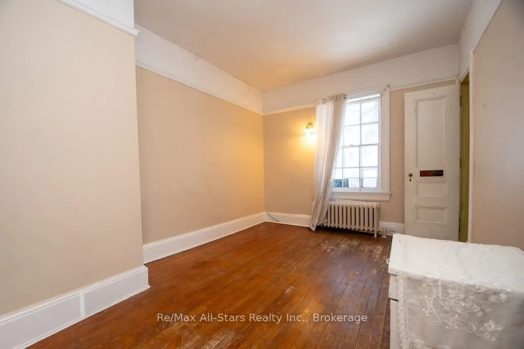 173 Lindsay Street S