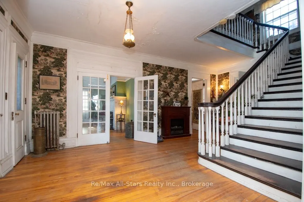 173 Lindsay Street S