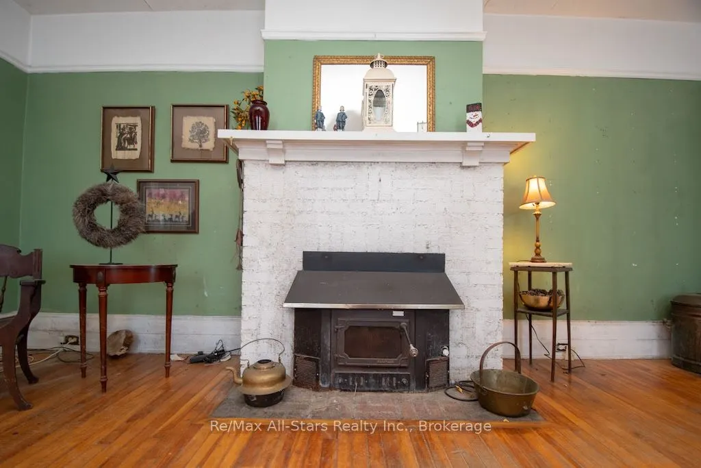 173 Lindsay Street S