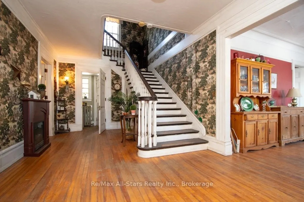 173 Lindsay Street S