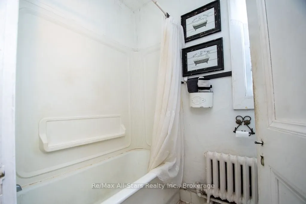 173 Lindsay Street S