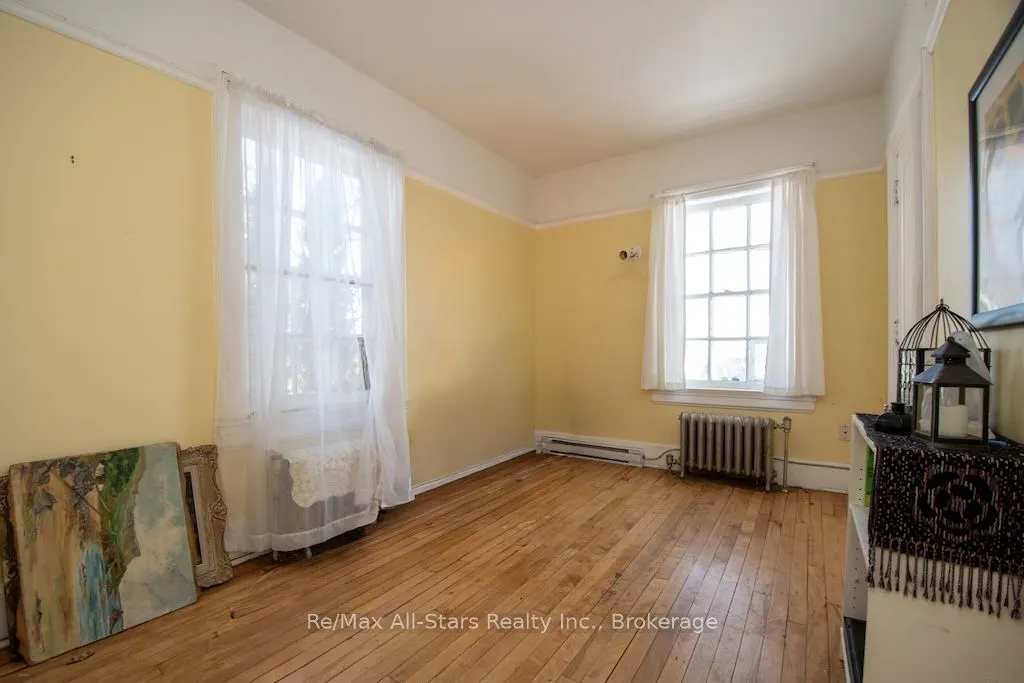 173 Lindsay Street S