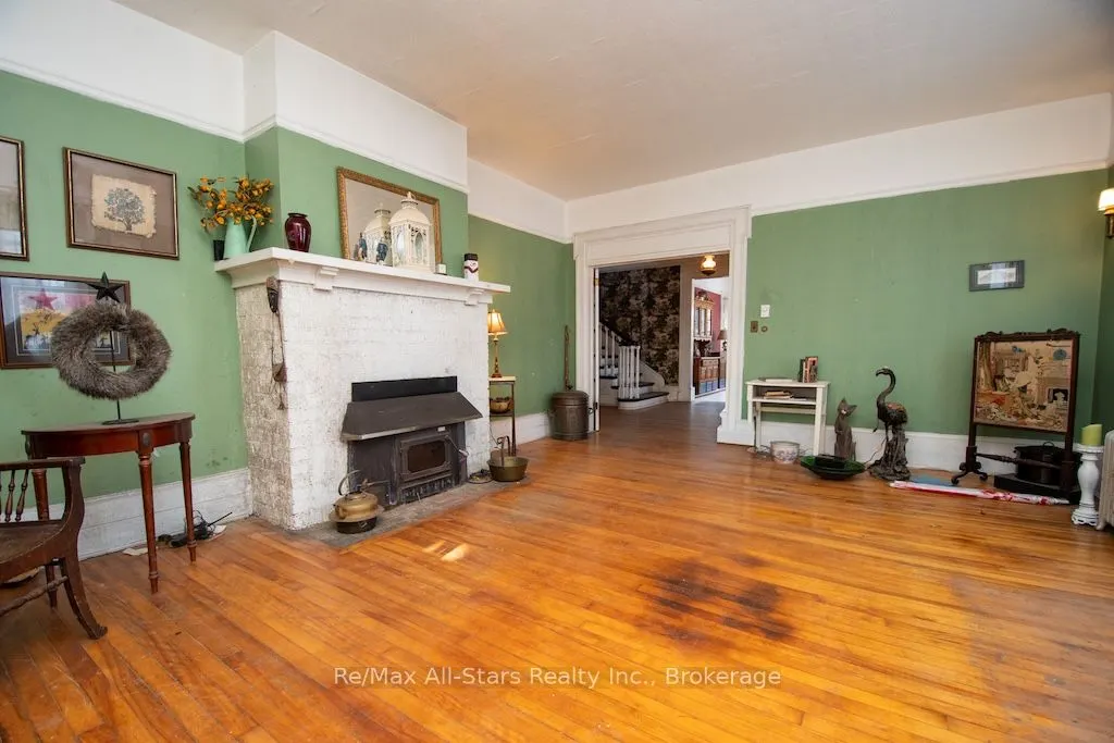 173 Lindsay Street S