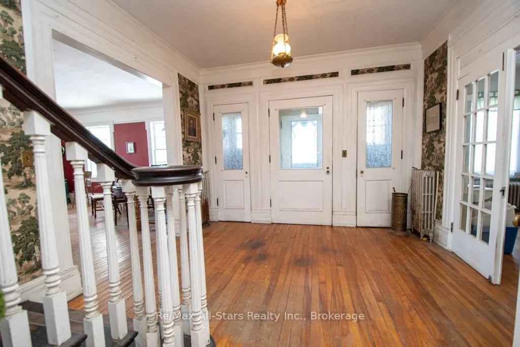 173 Lindsay Street S