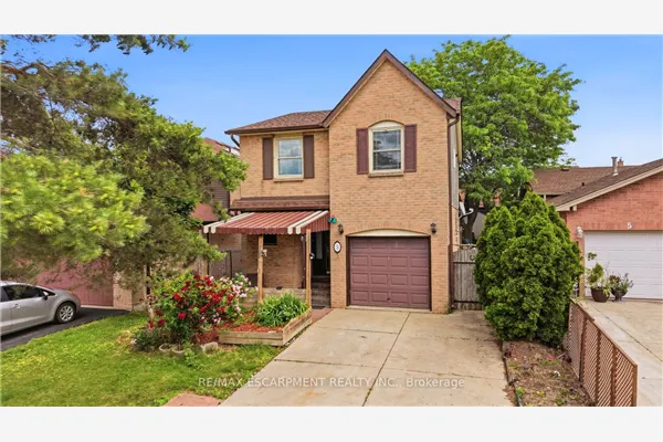 3 Twinoaks Crescent