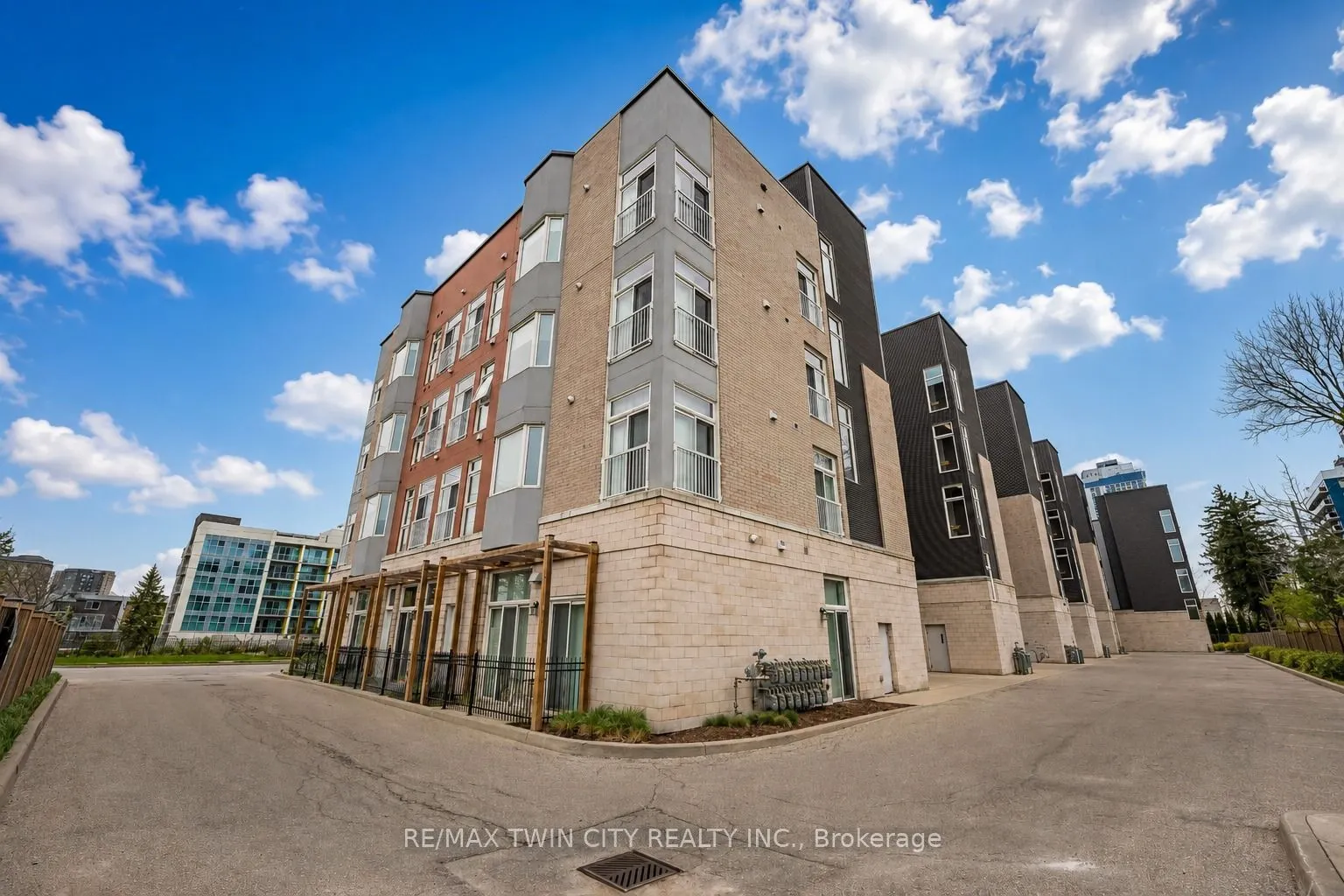 253 Albert Street #103
