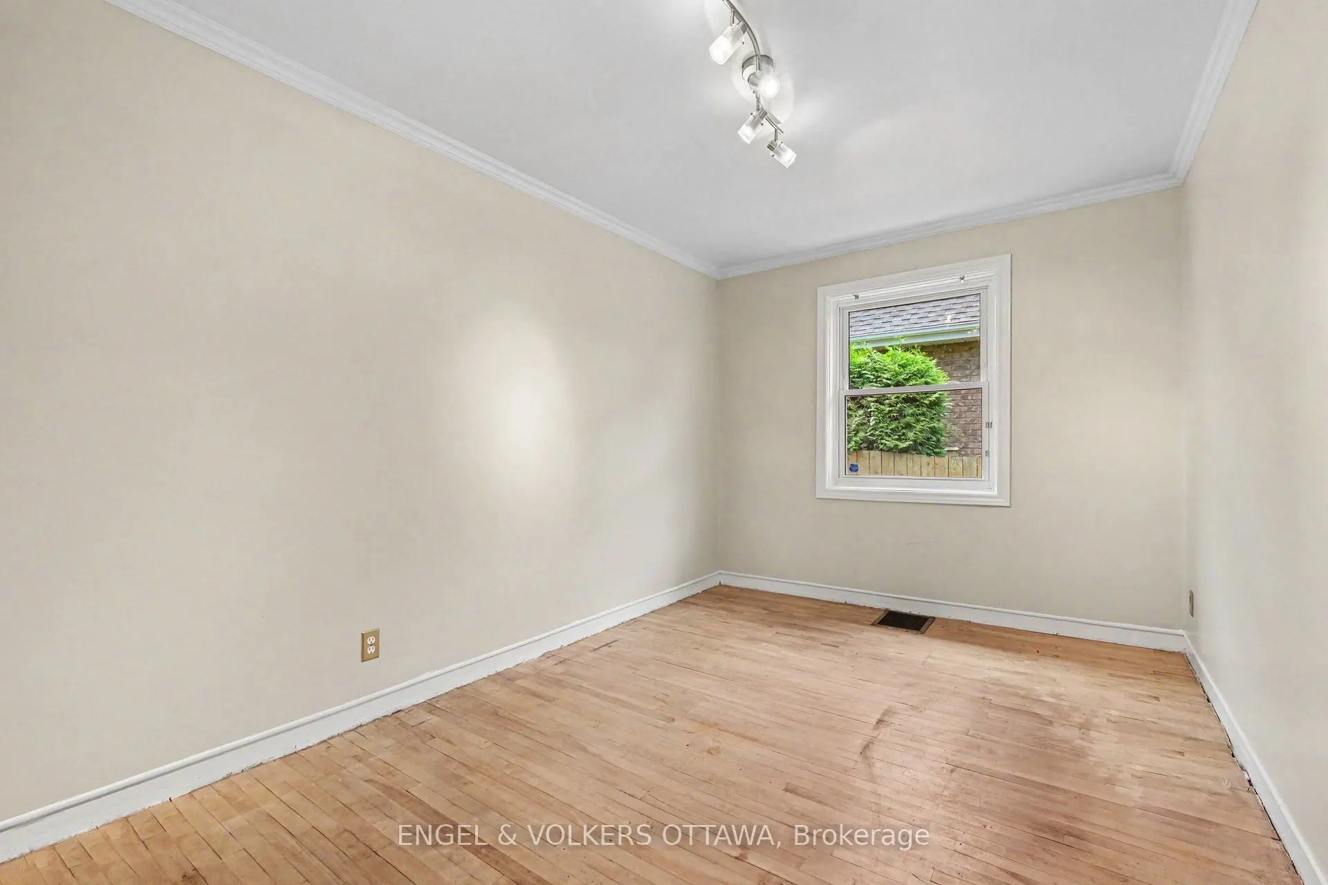 325 Summit Avenue
