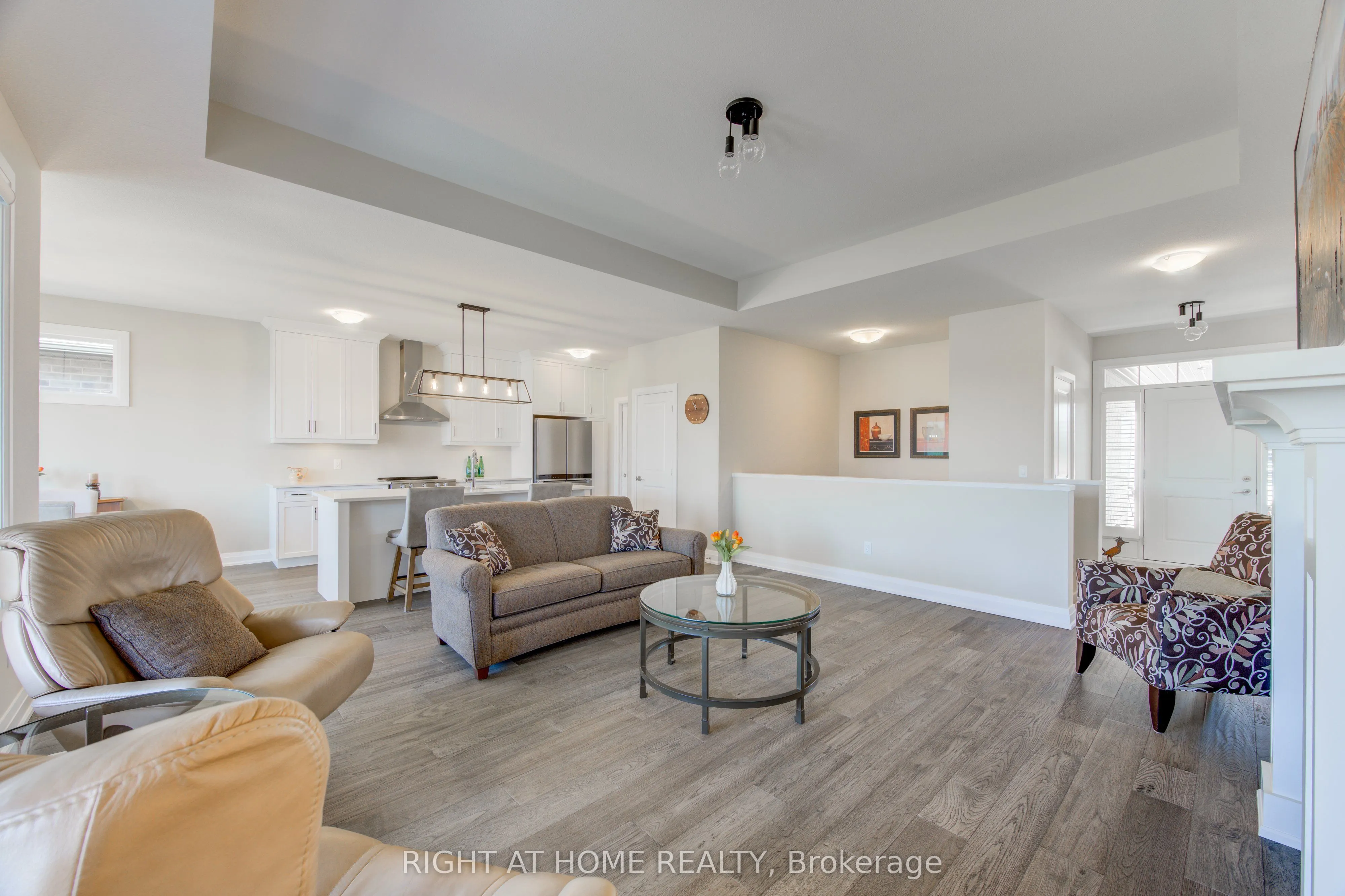 2043 LOCKWOOD Crescent