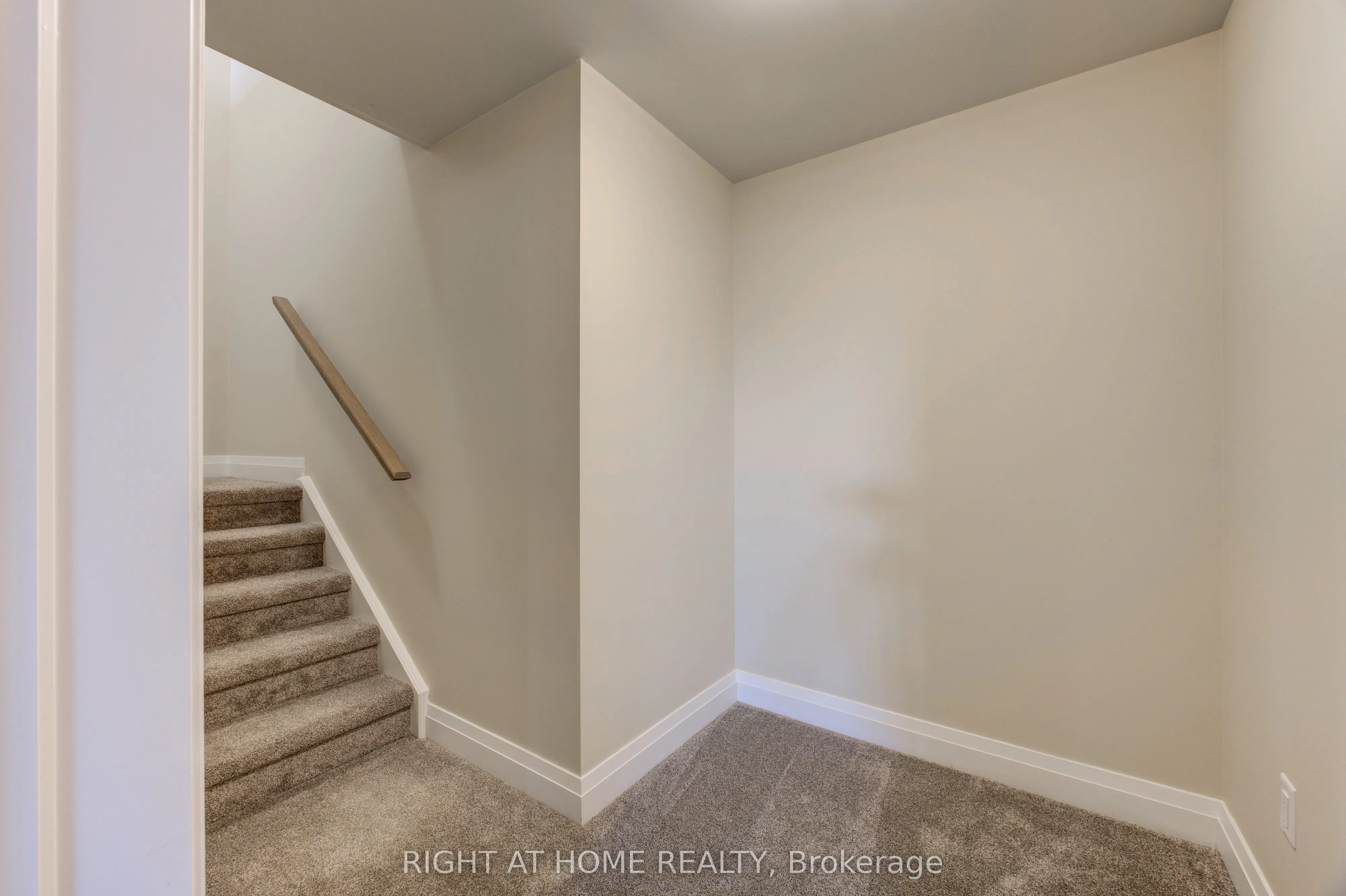 2043 LOCKWOOD Crescent