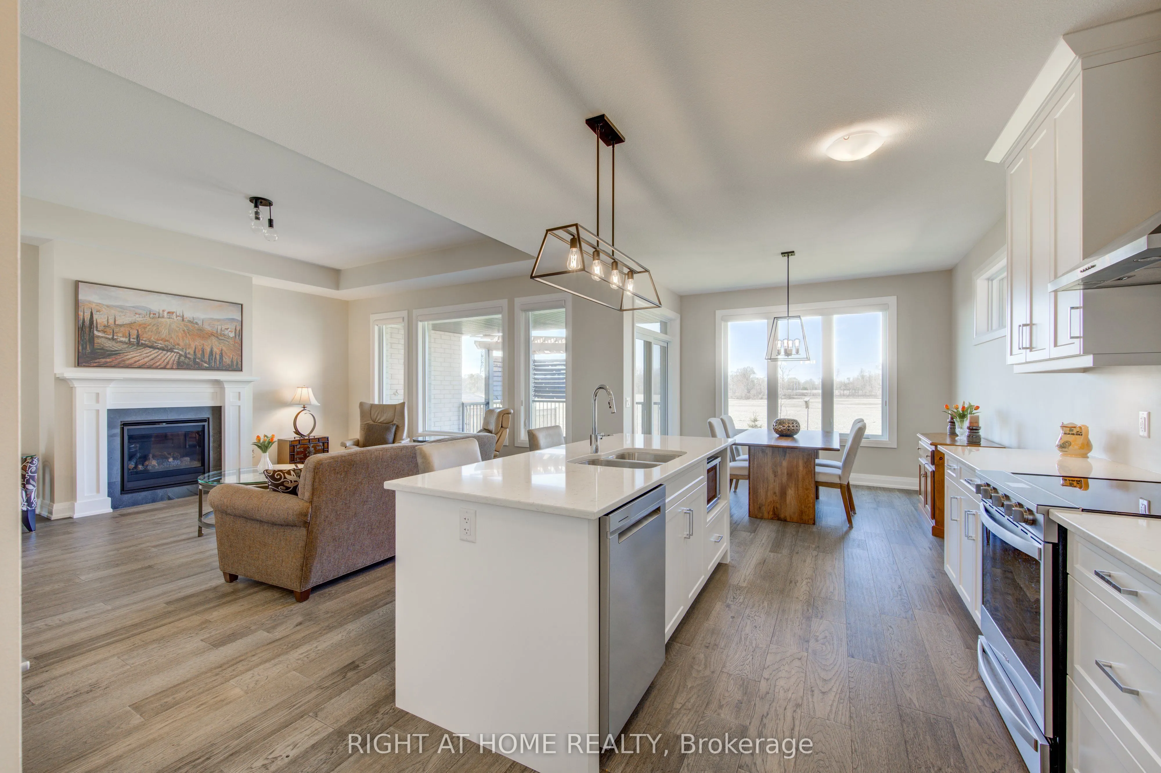2043 LOCKWOOD Crescent