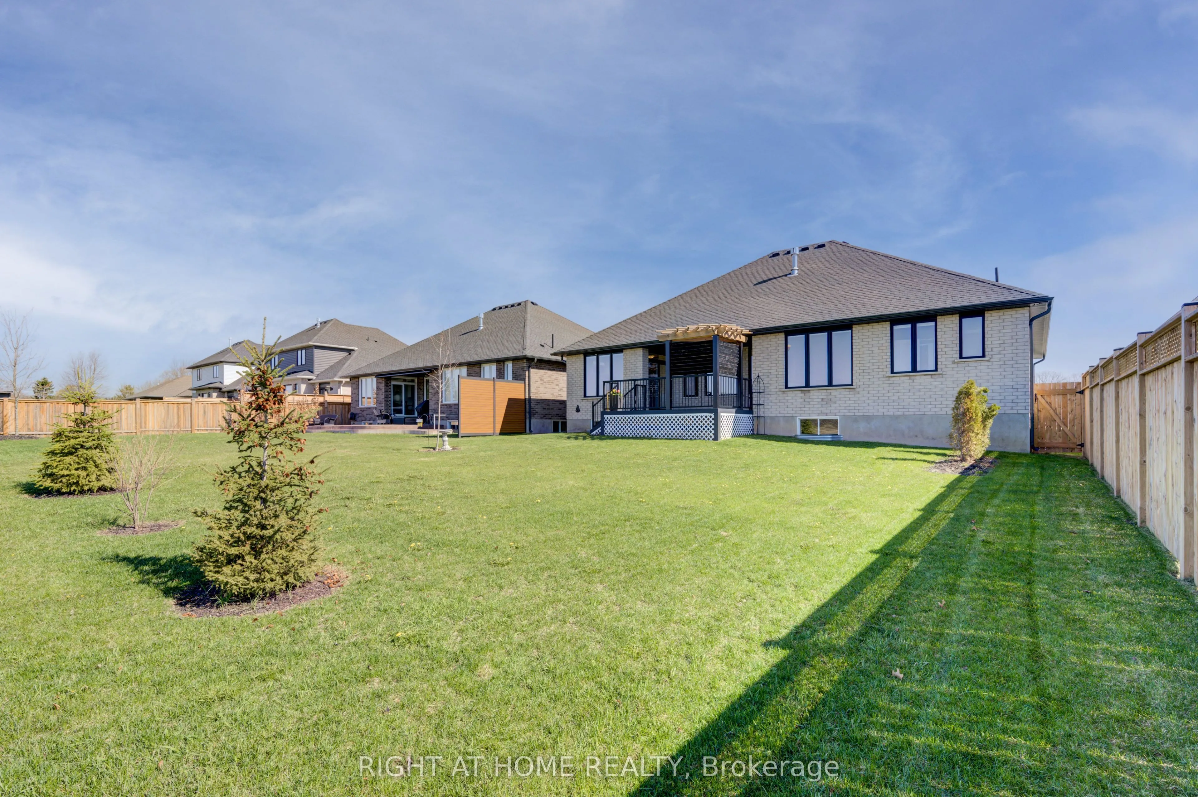 2043 LOCKWOOD Crescent