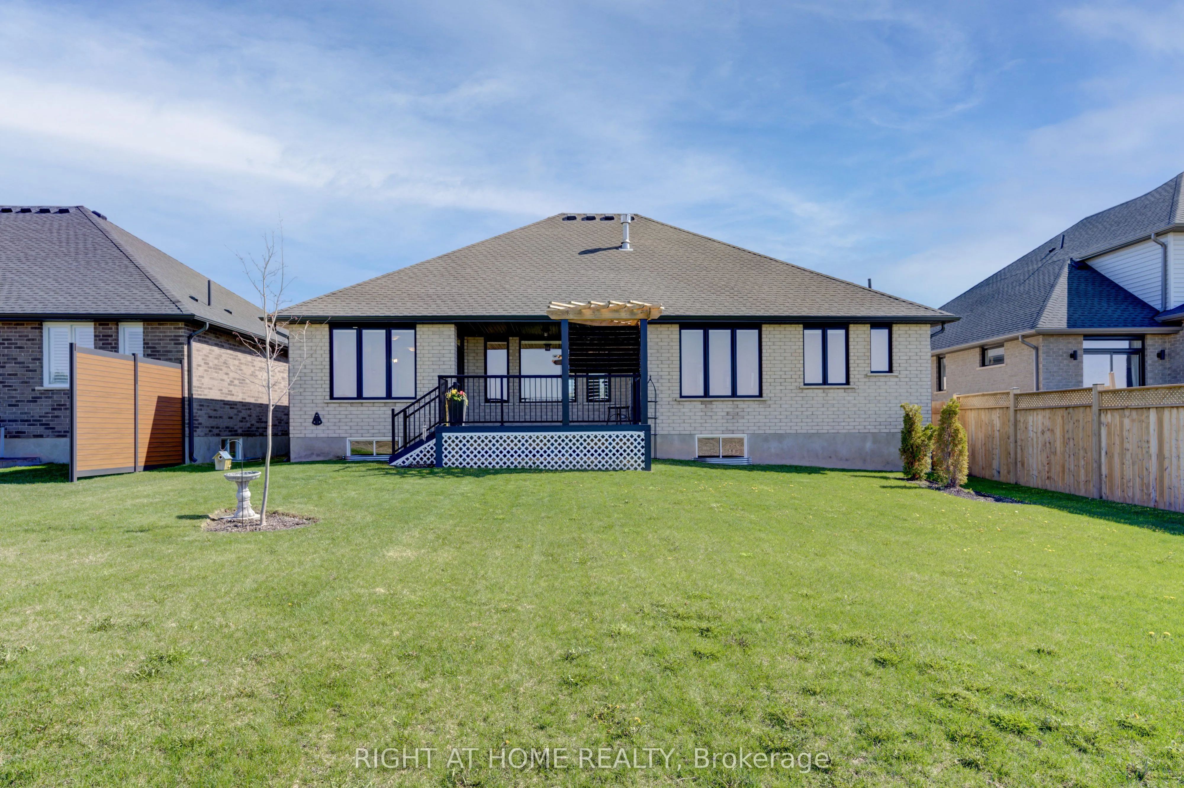 2043 LOCKWOOD Crescent