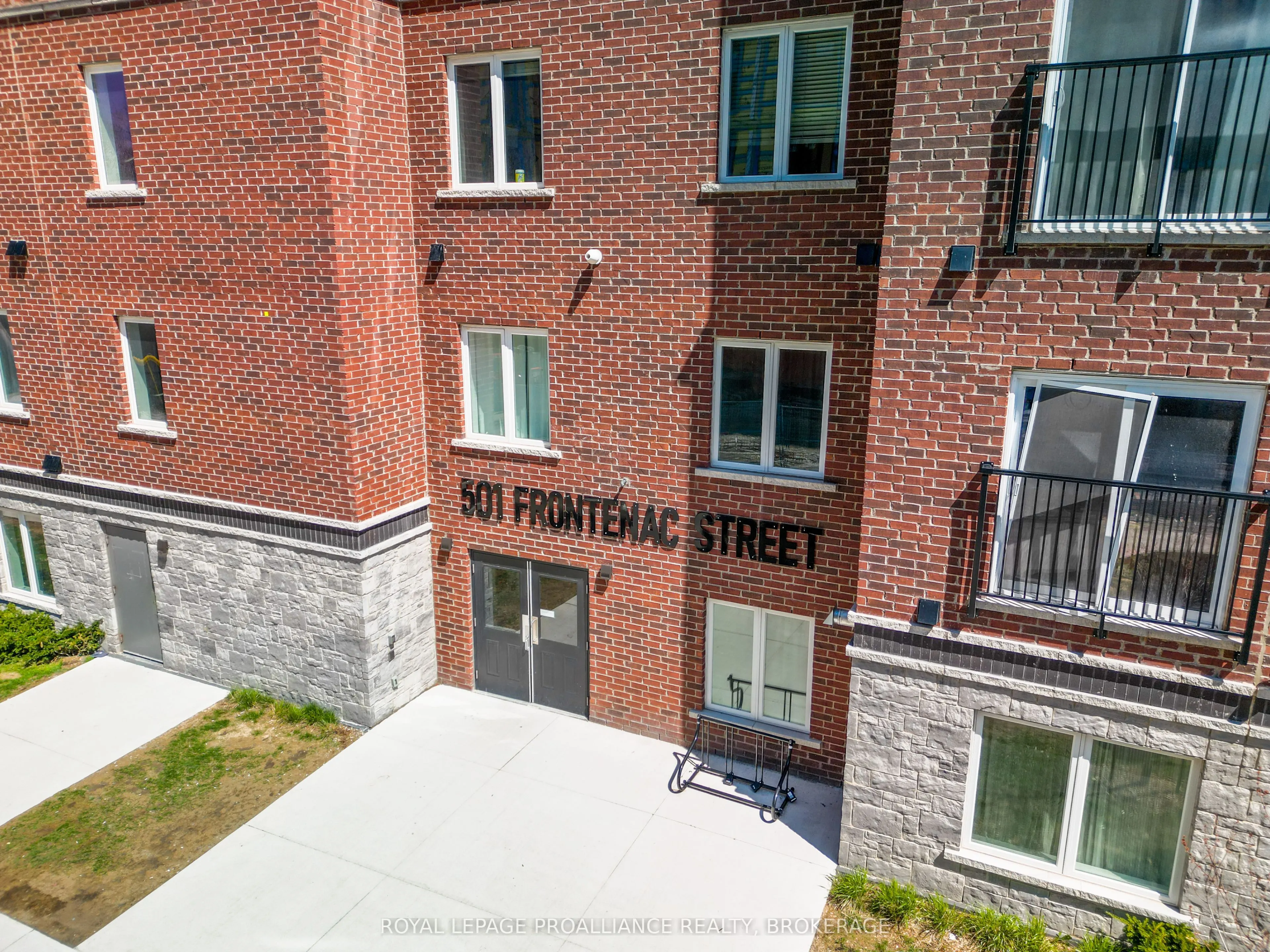 501 Frontenac Street #402
