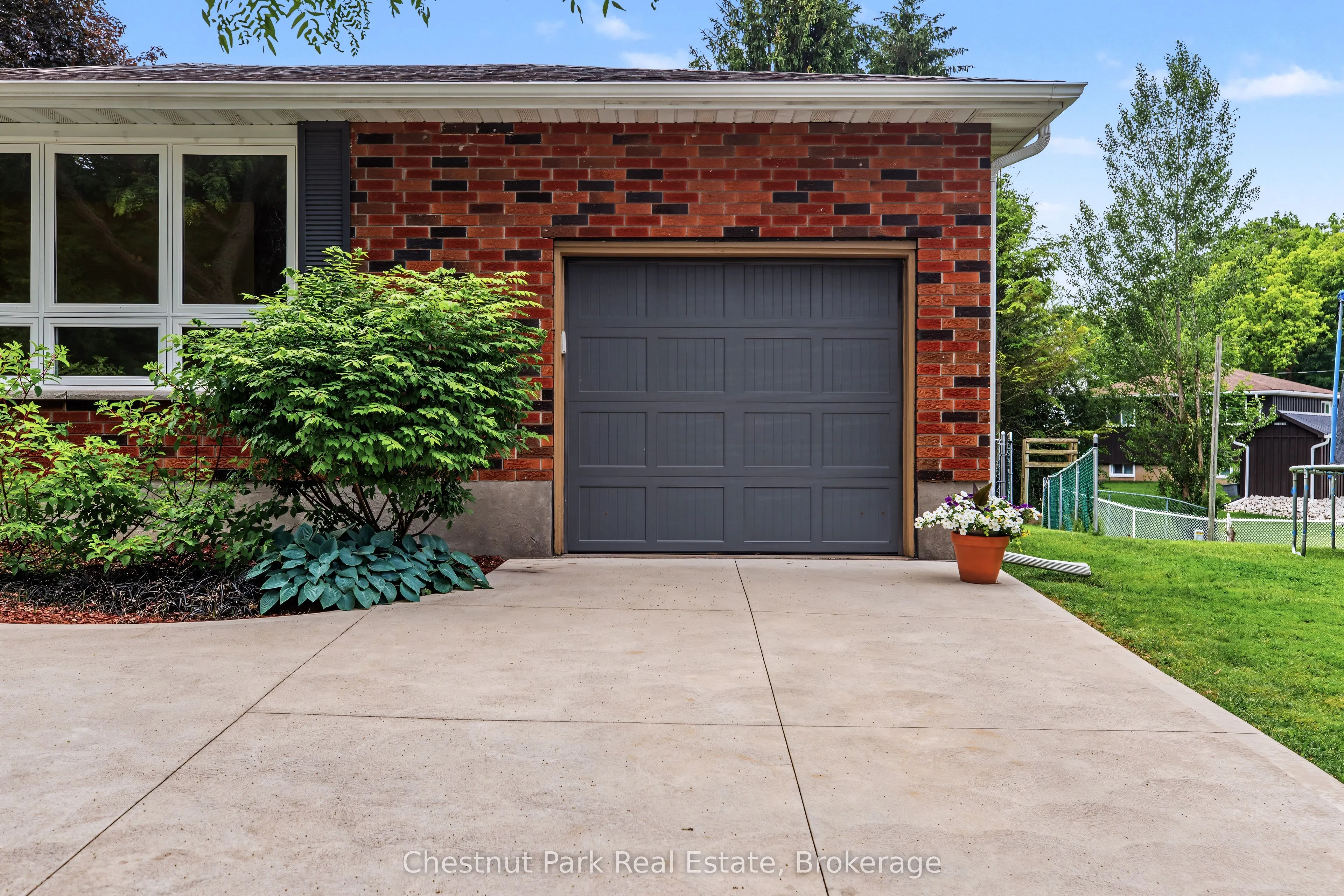 280 8th Avenue E
