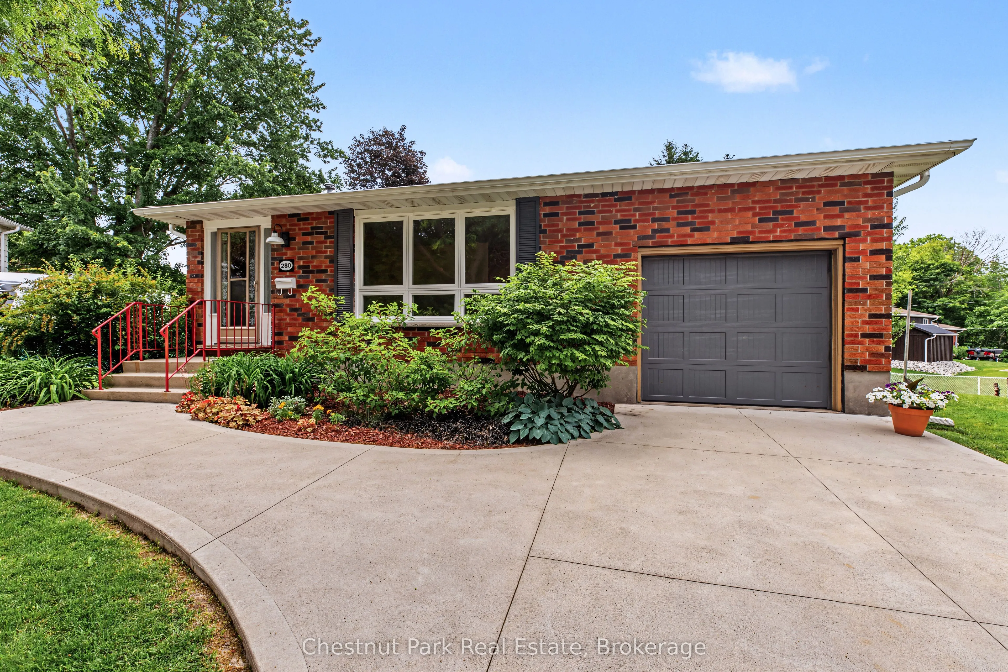 280 8th Avenue E