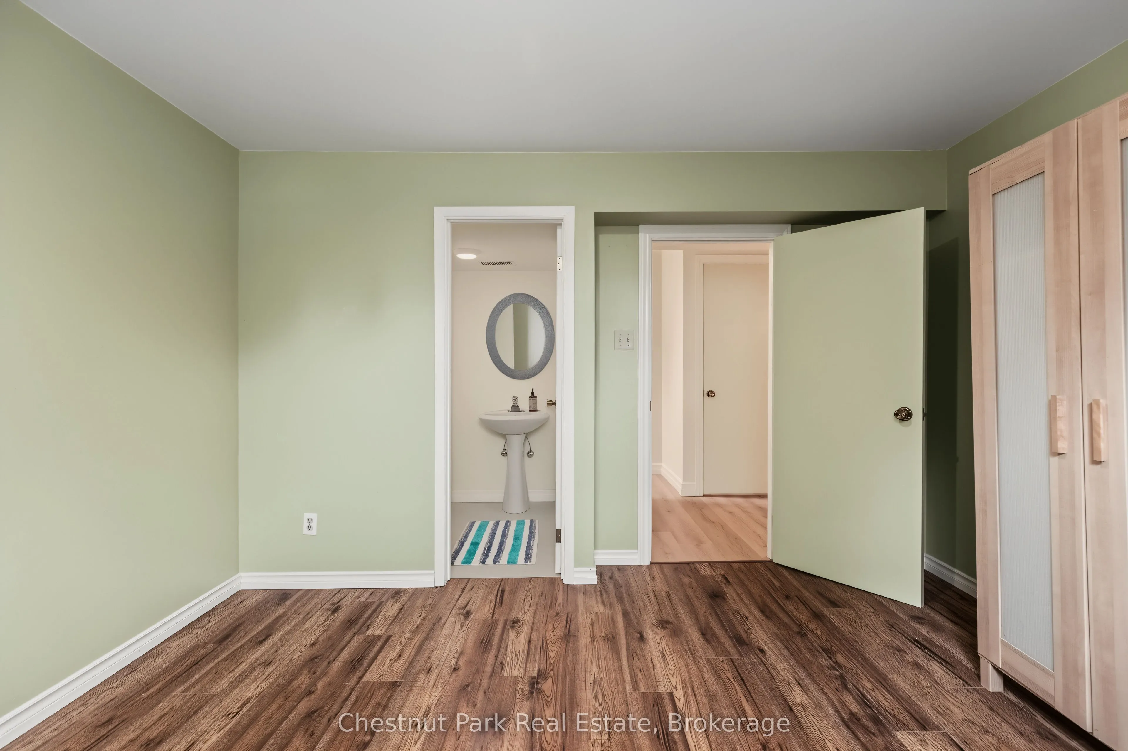 280 8th Avenue E