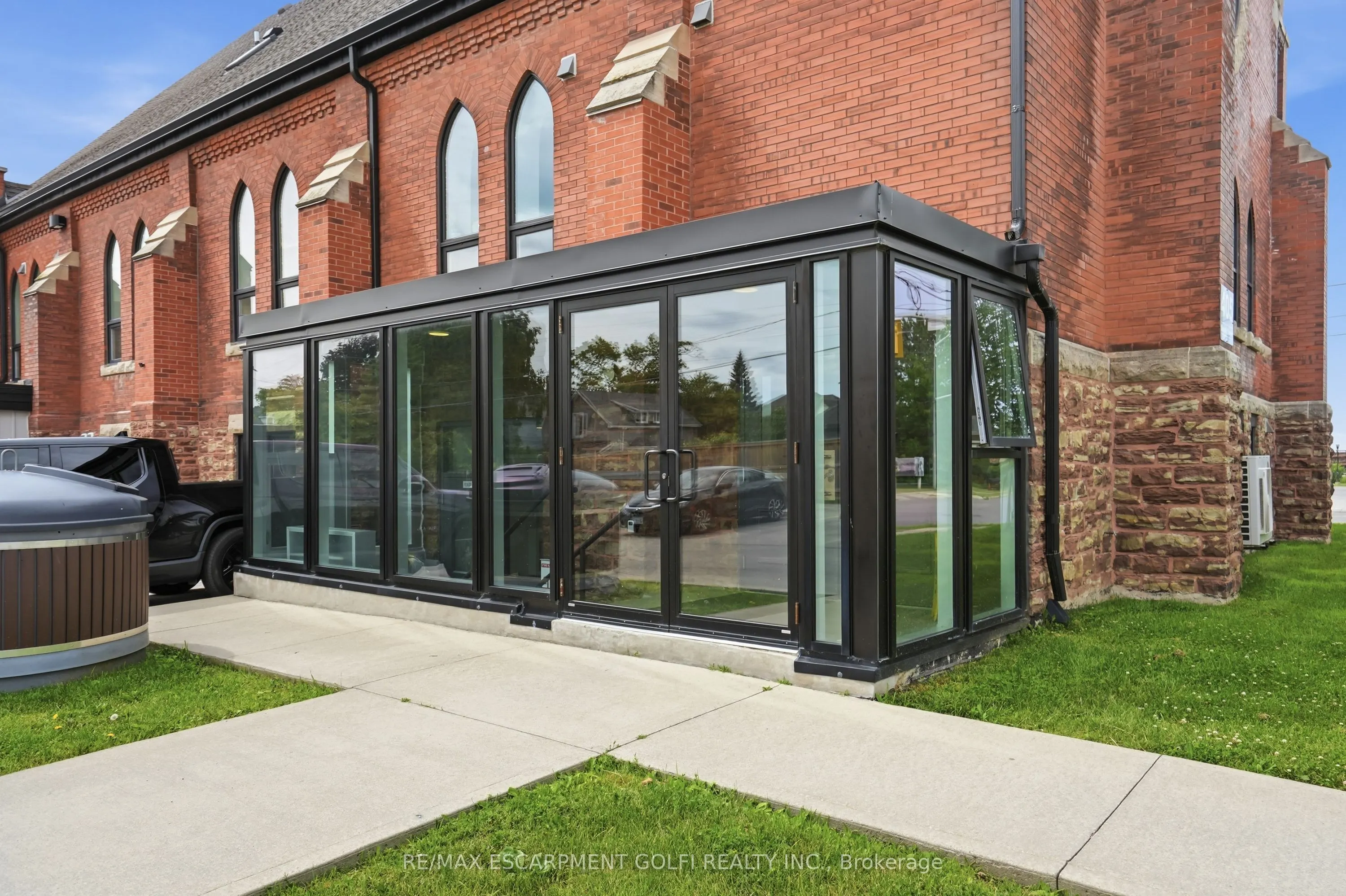 405 Merritt Street #8