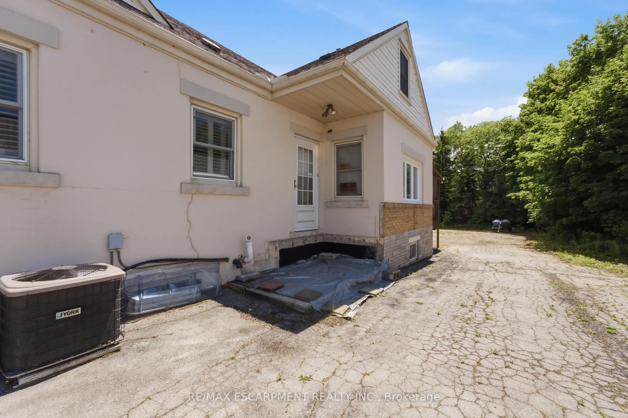 1260 Highway 8