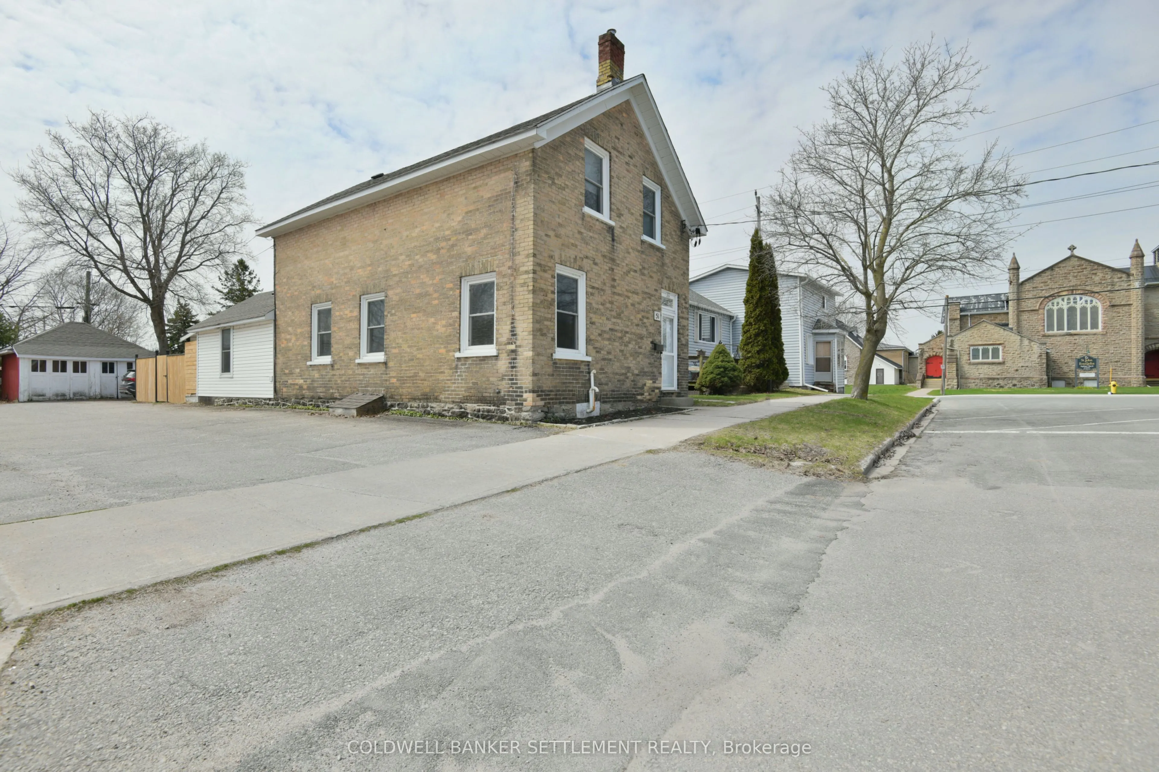 51 Main Street W