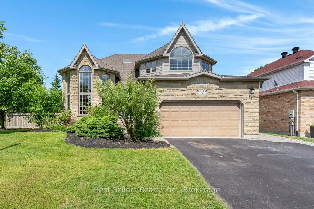 25 AMALIA Crescent