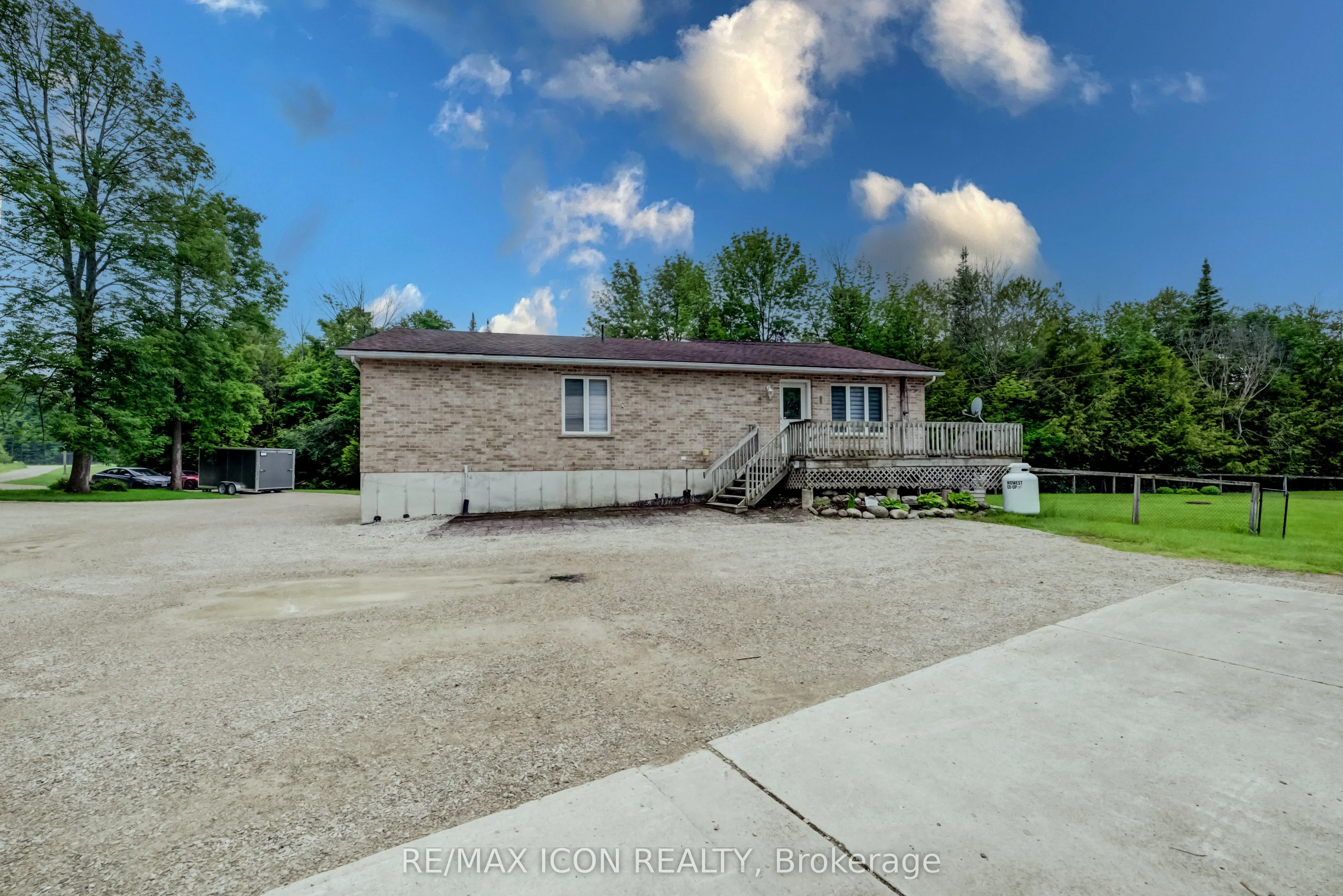 7298 8 Side Road W