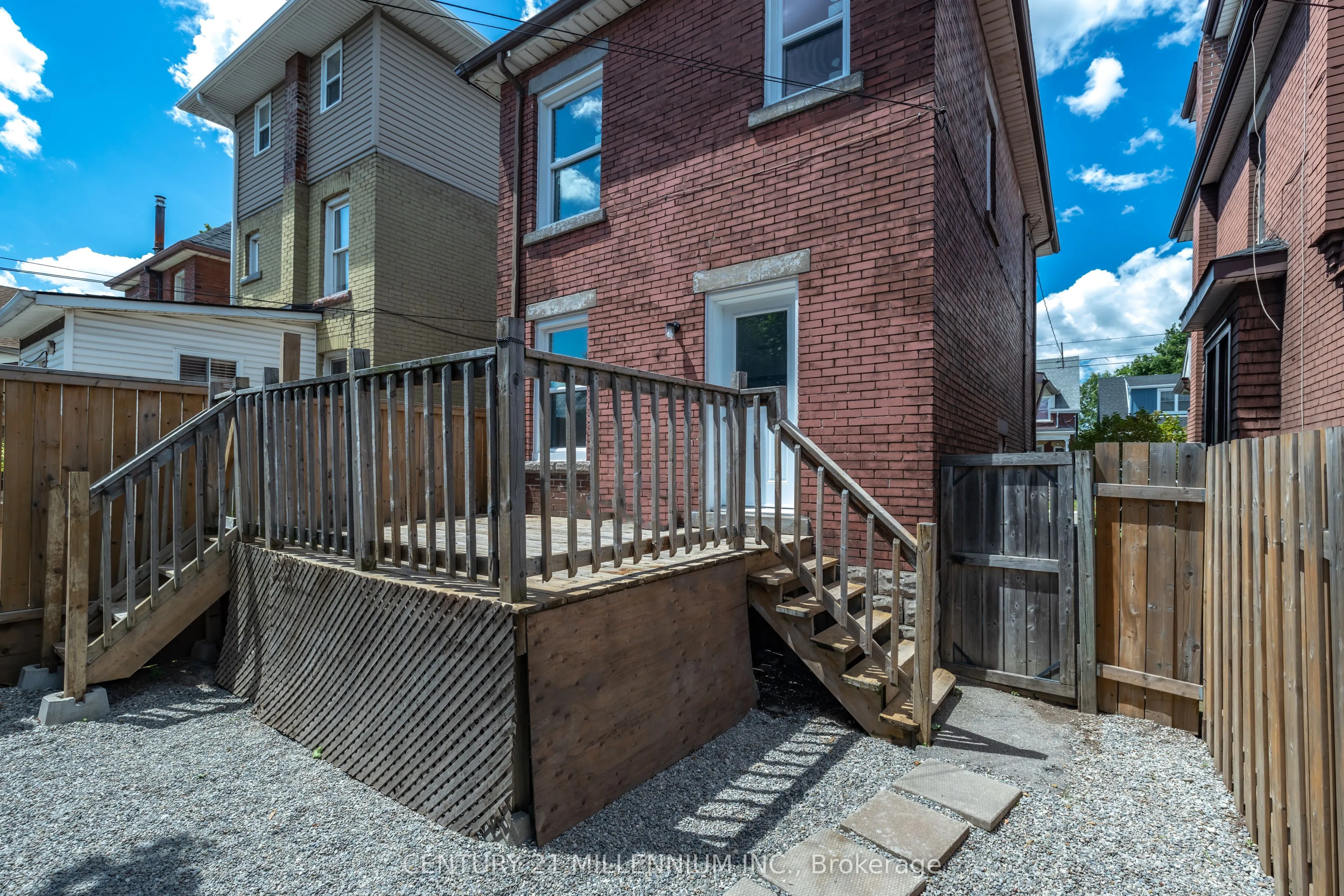 242 Balmoral Avenue N