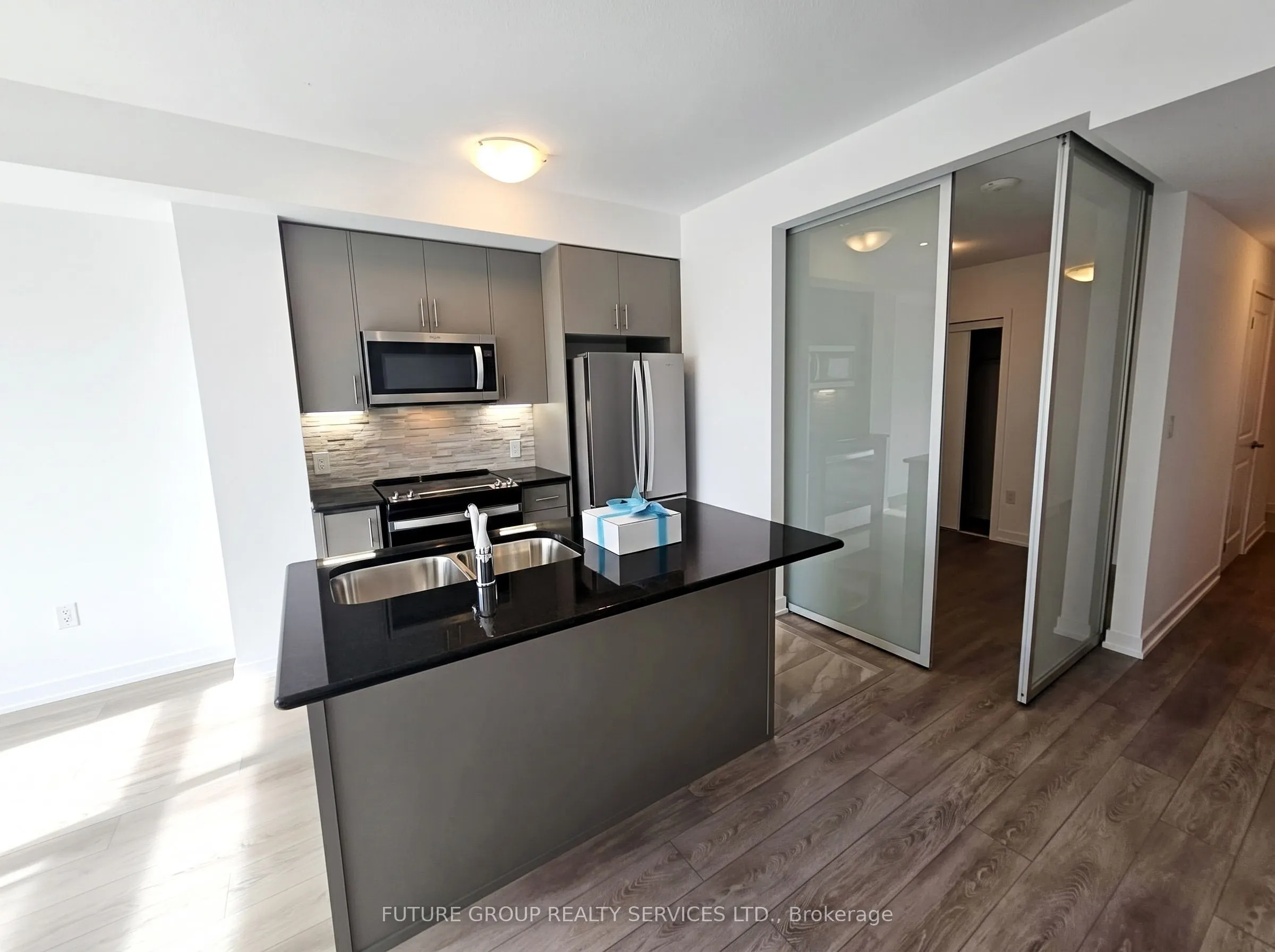 460 Dundas Street E #612