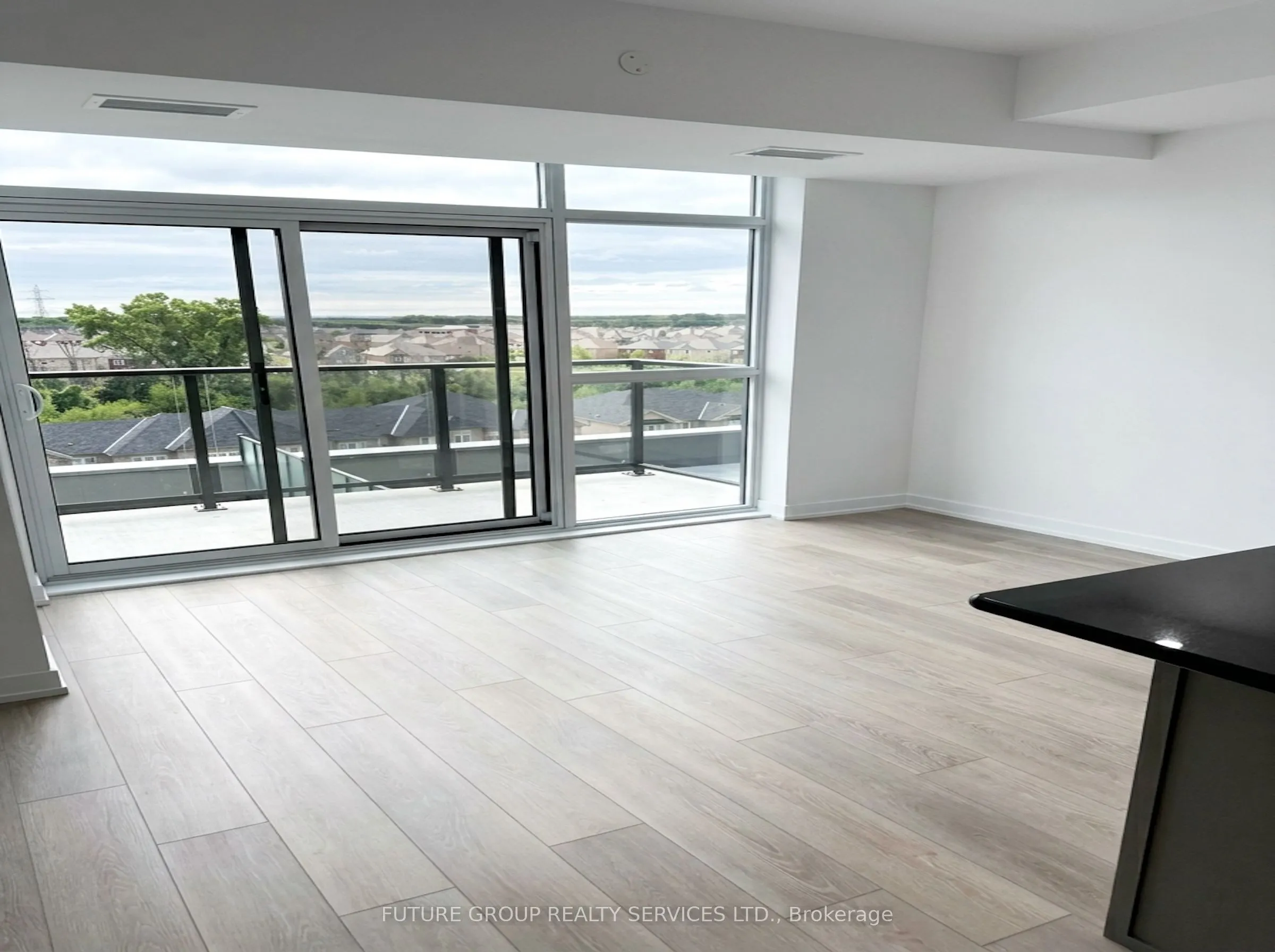 460 Dundas Street E #612