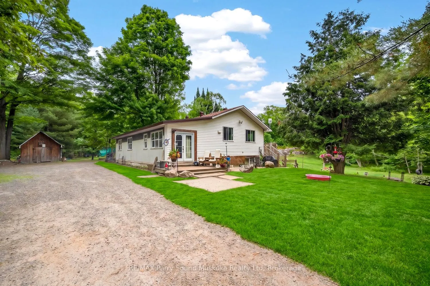 15 Toronto Lake Road