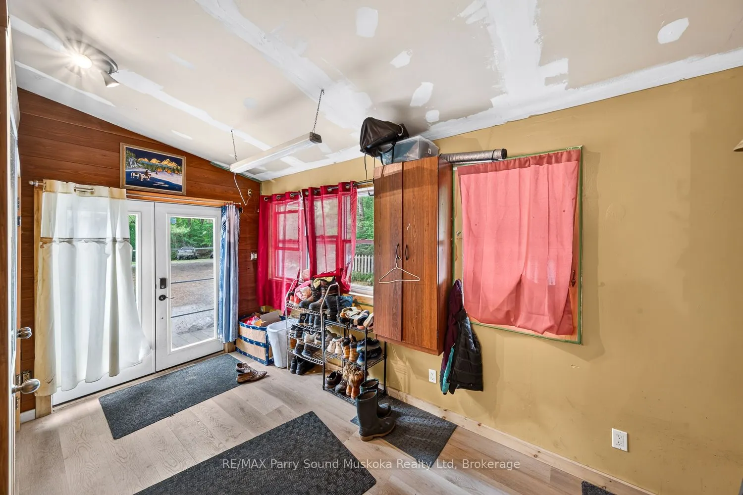 15 Toronto Lake Road