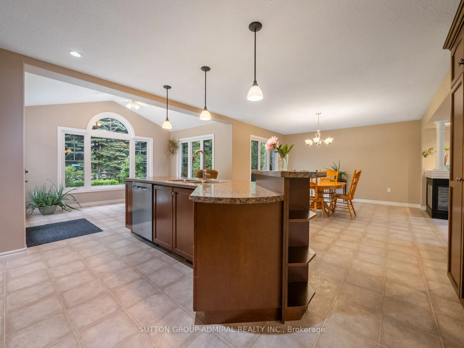 6886 Wellington Rd 16