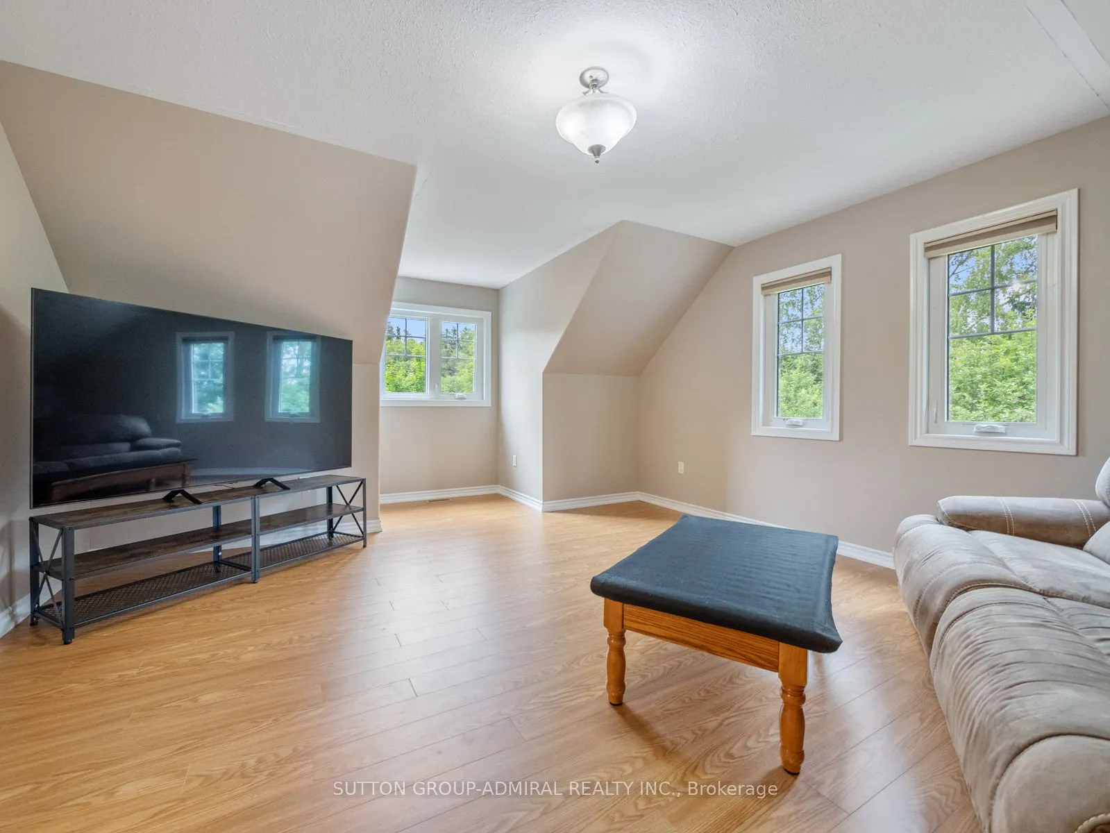 6886 Wellington Rd 16