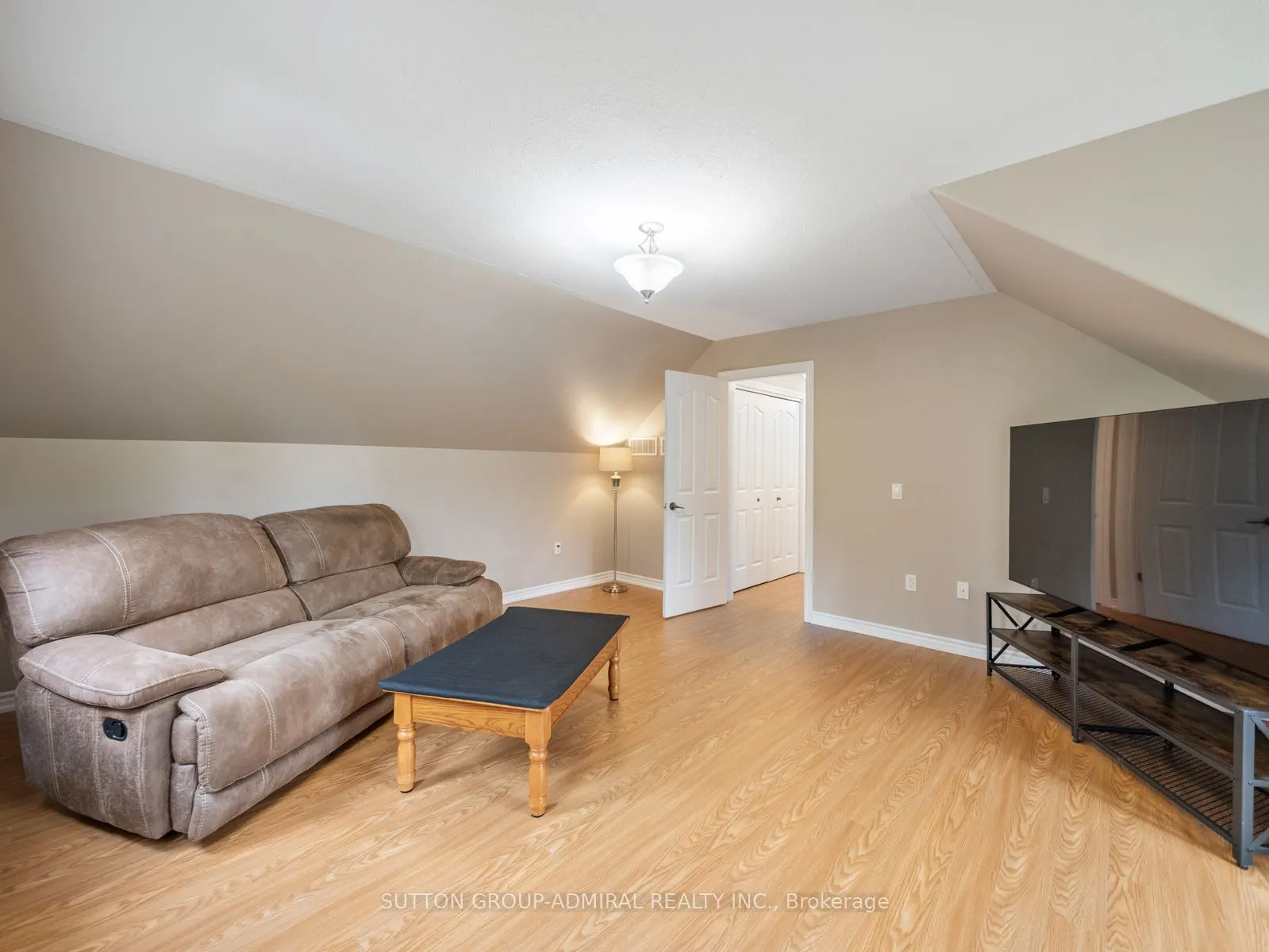 6886 Wellington Rd 16
