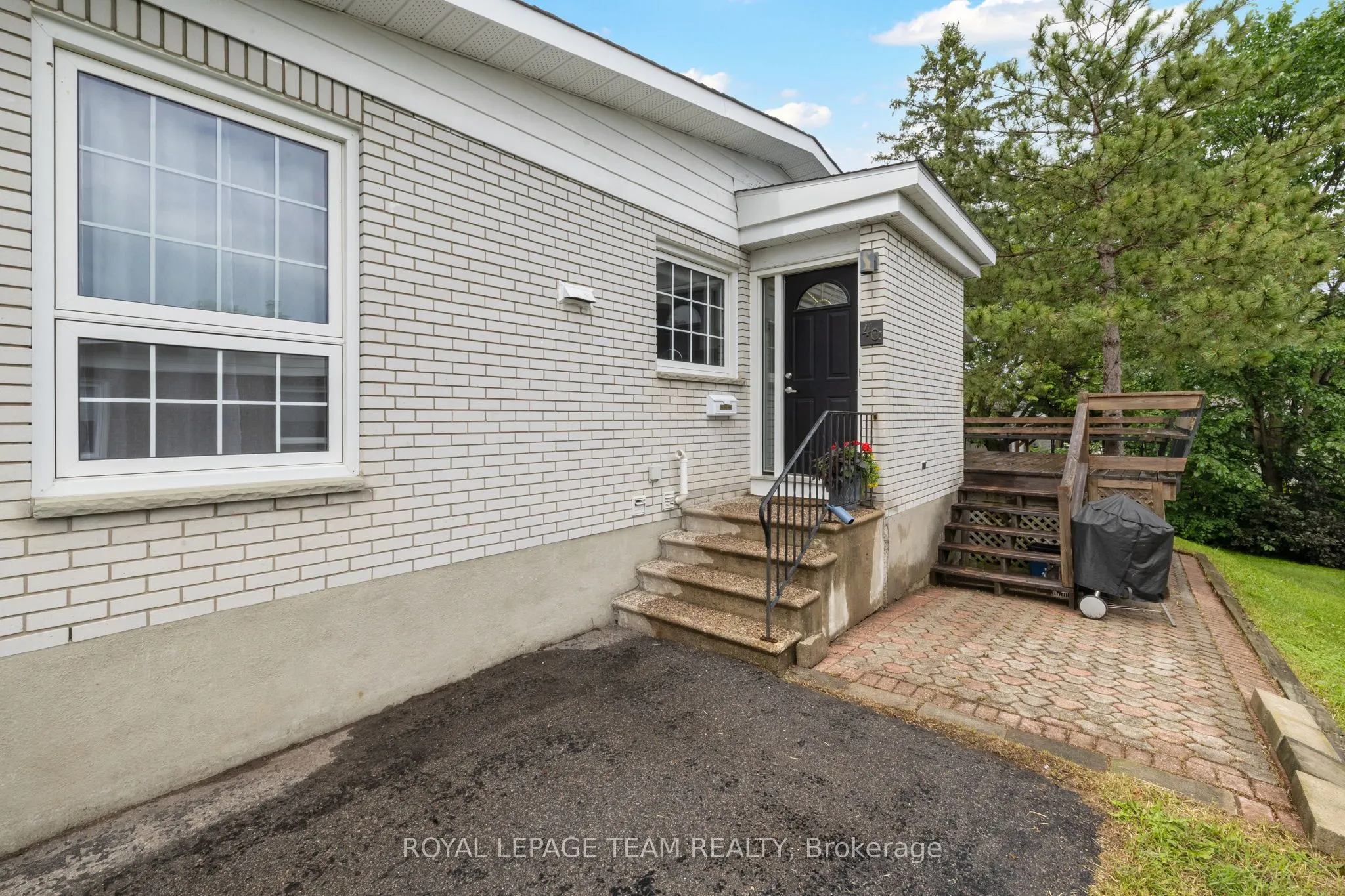 40 Woodmount Crescent