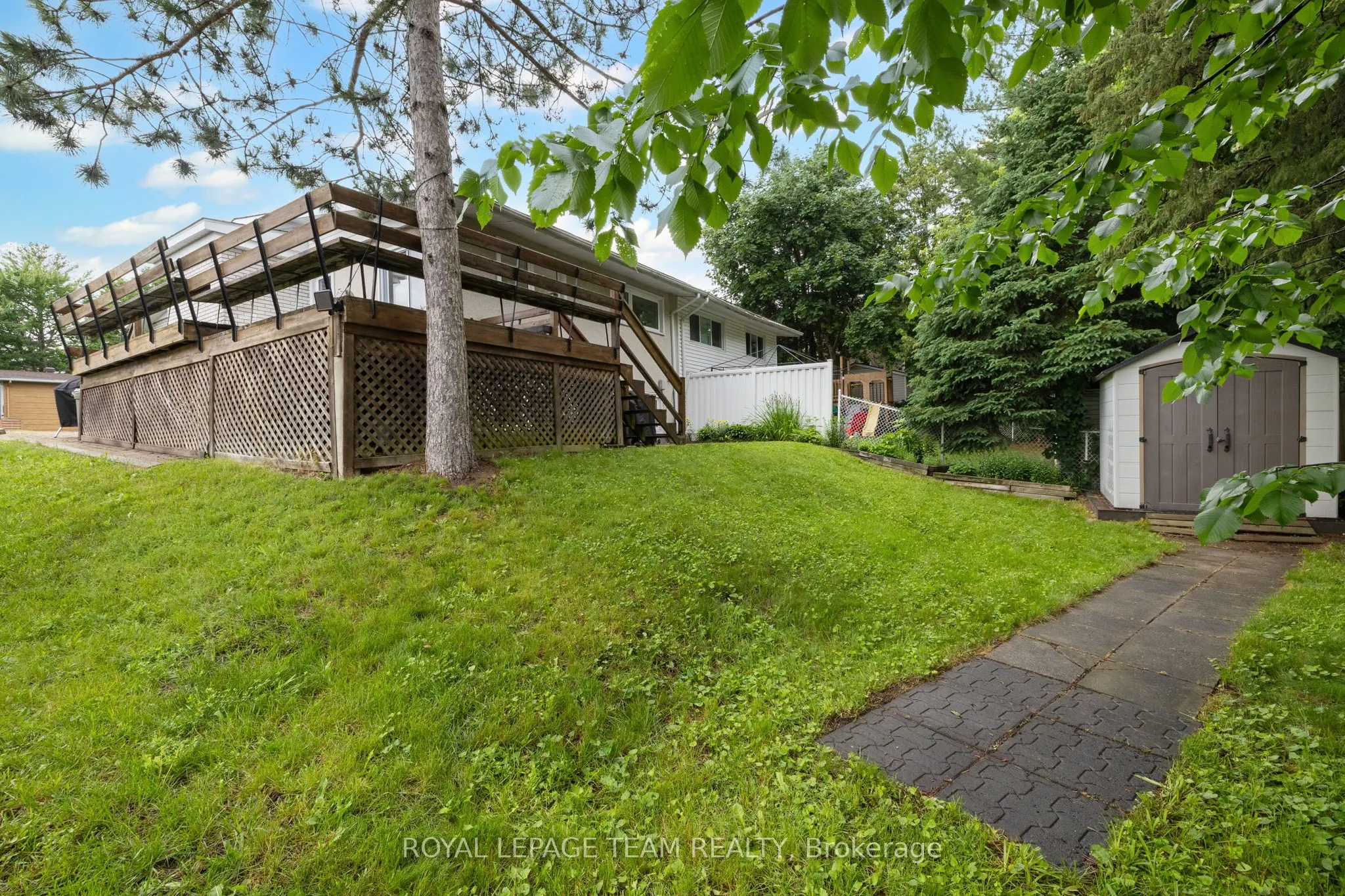 40 Woodmount Crescent