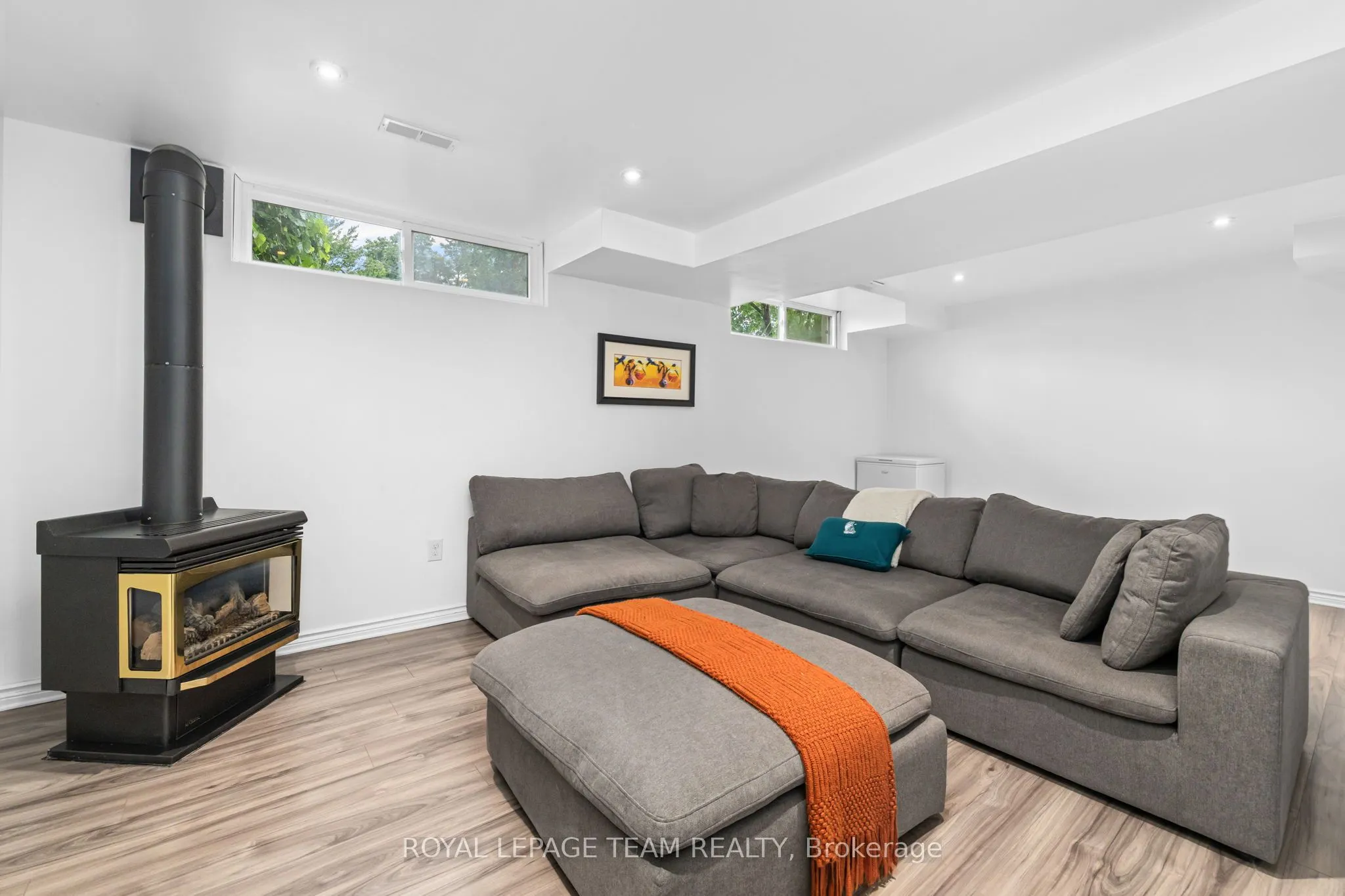 40 Woodmount Crescent