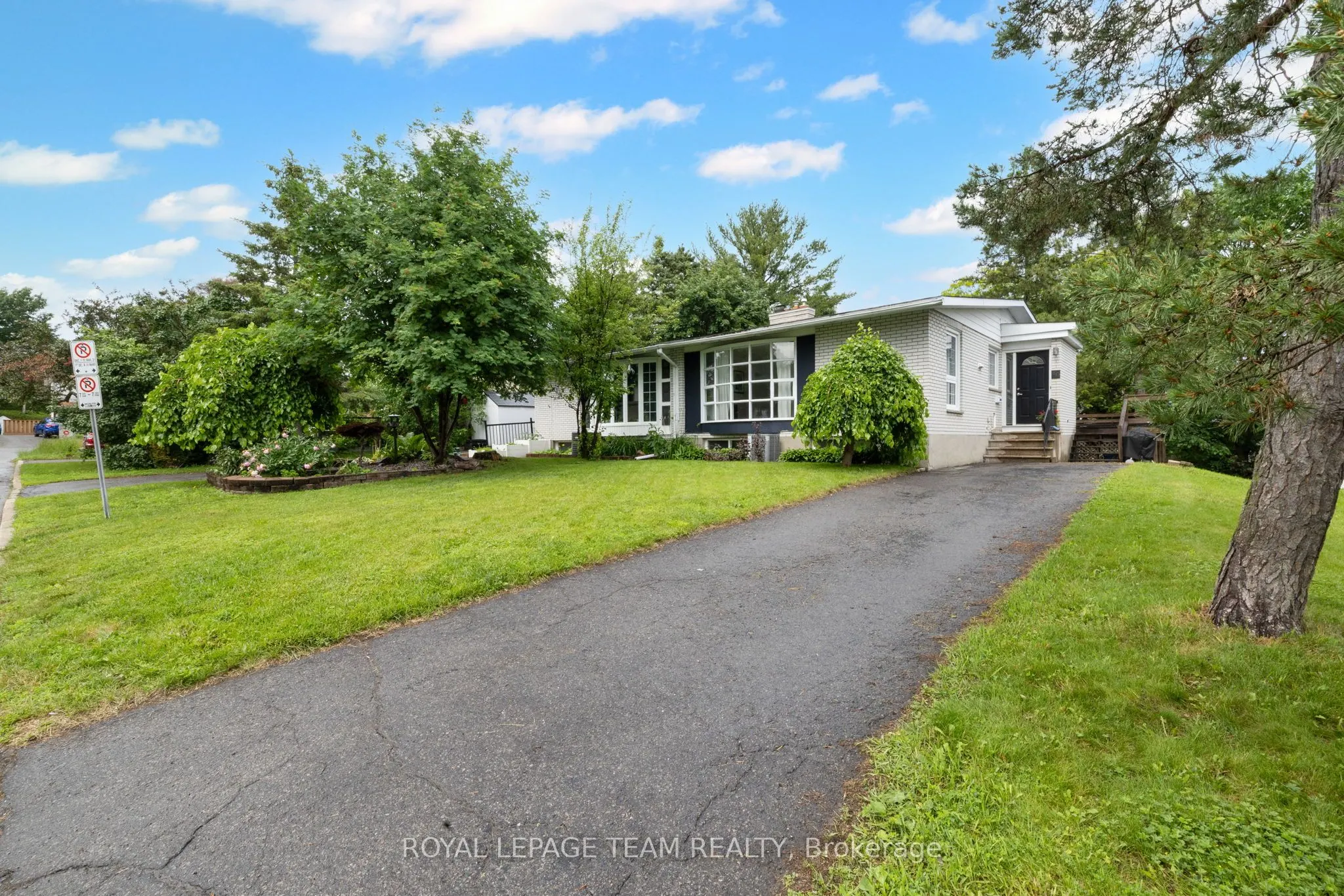 40 Woodmount Crescent