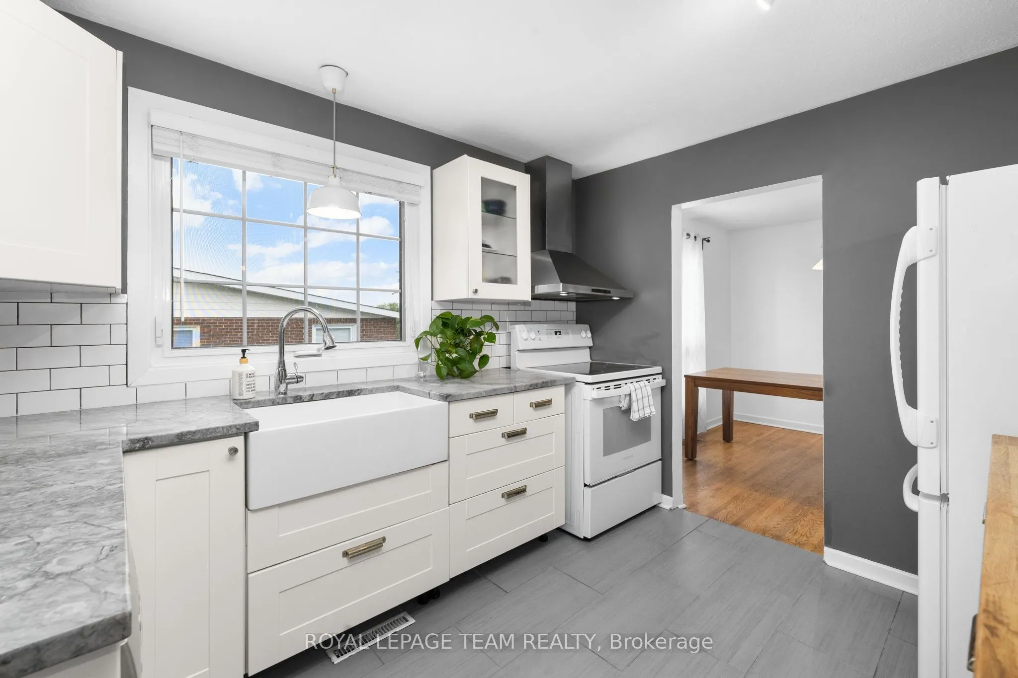 40 Woodmount Crescent