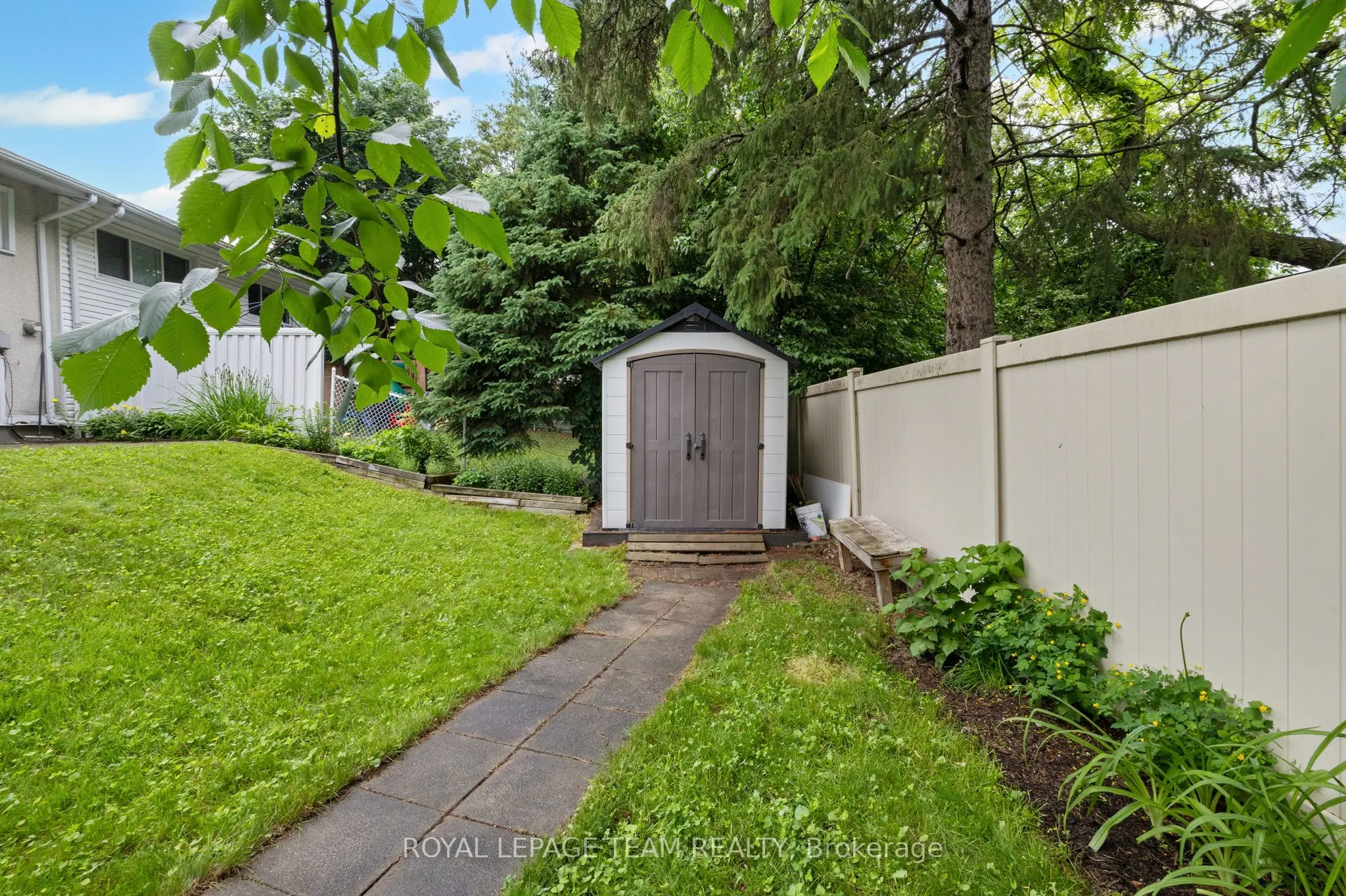 40 Woodmount Crescent