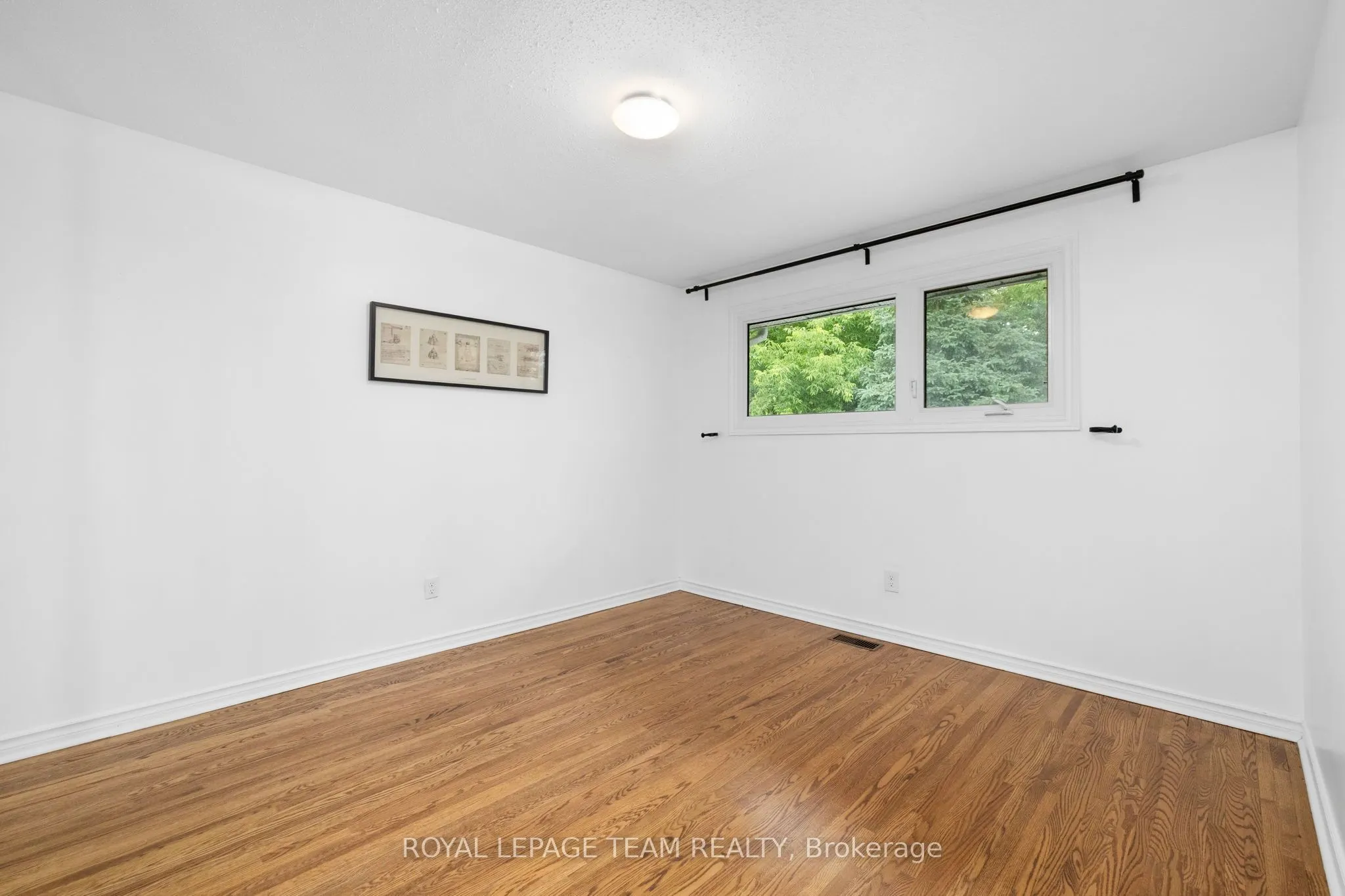 40 Woodmount Crescent