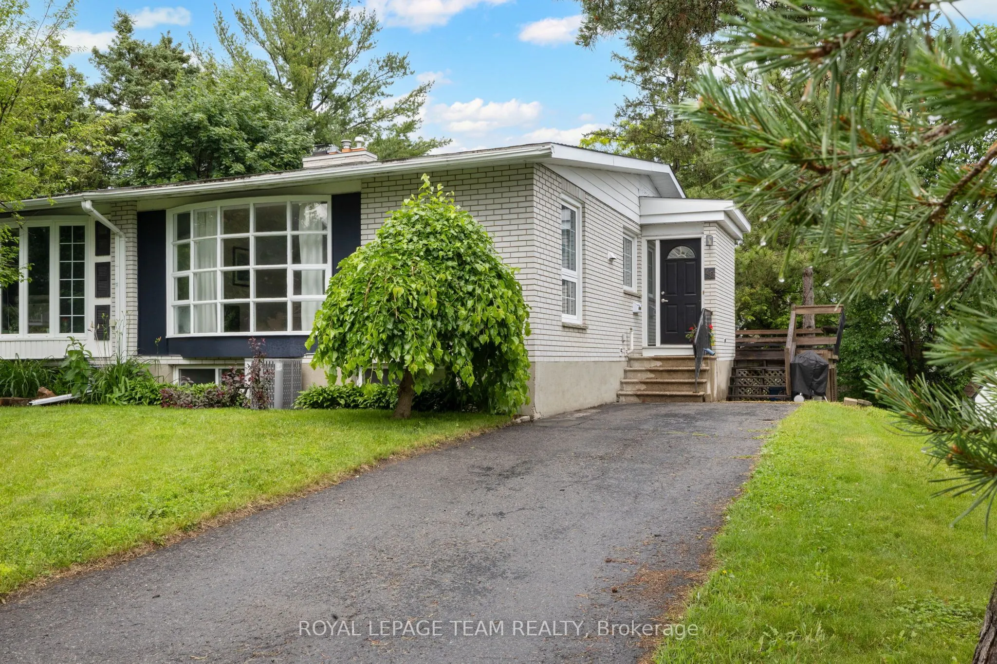 40 Woodmount Crescent