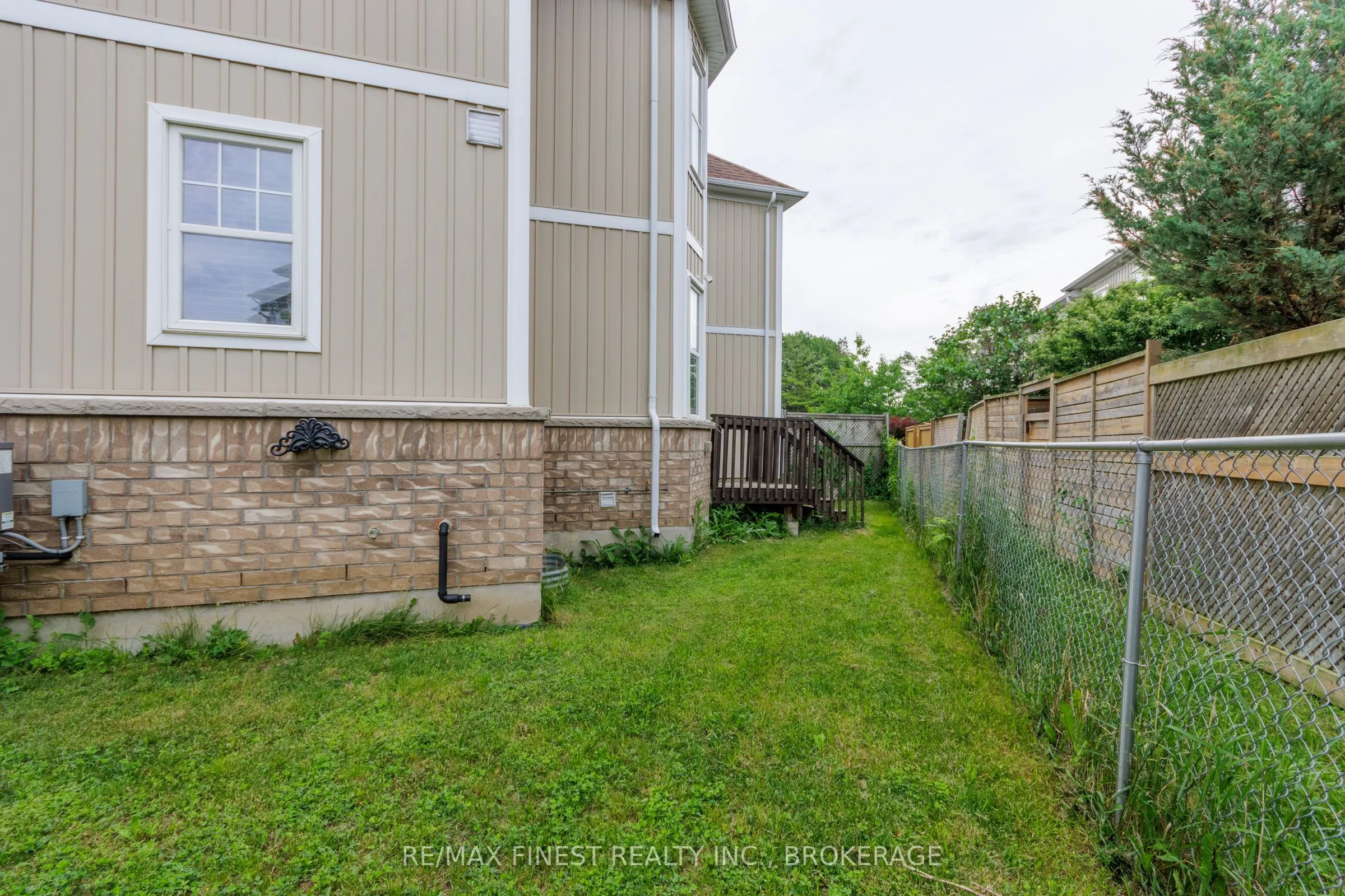 893 Ascot Lane
