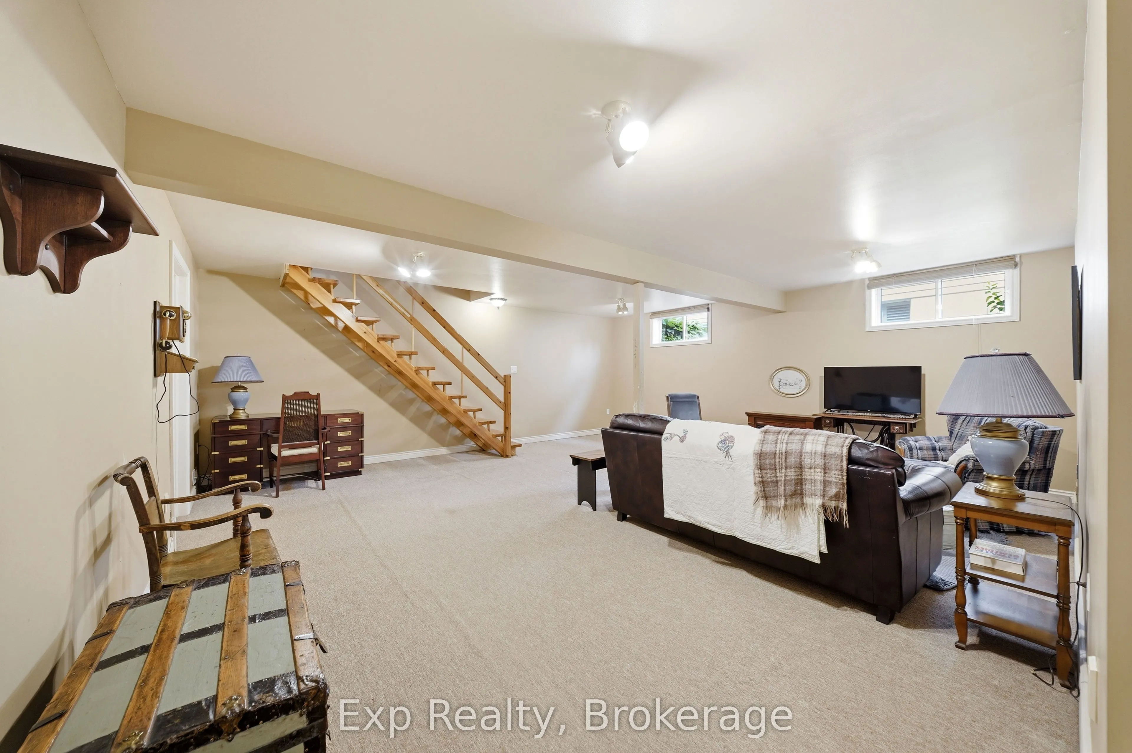 121 Simcoe Street