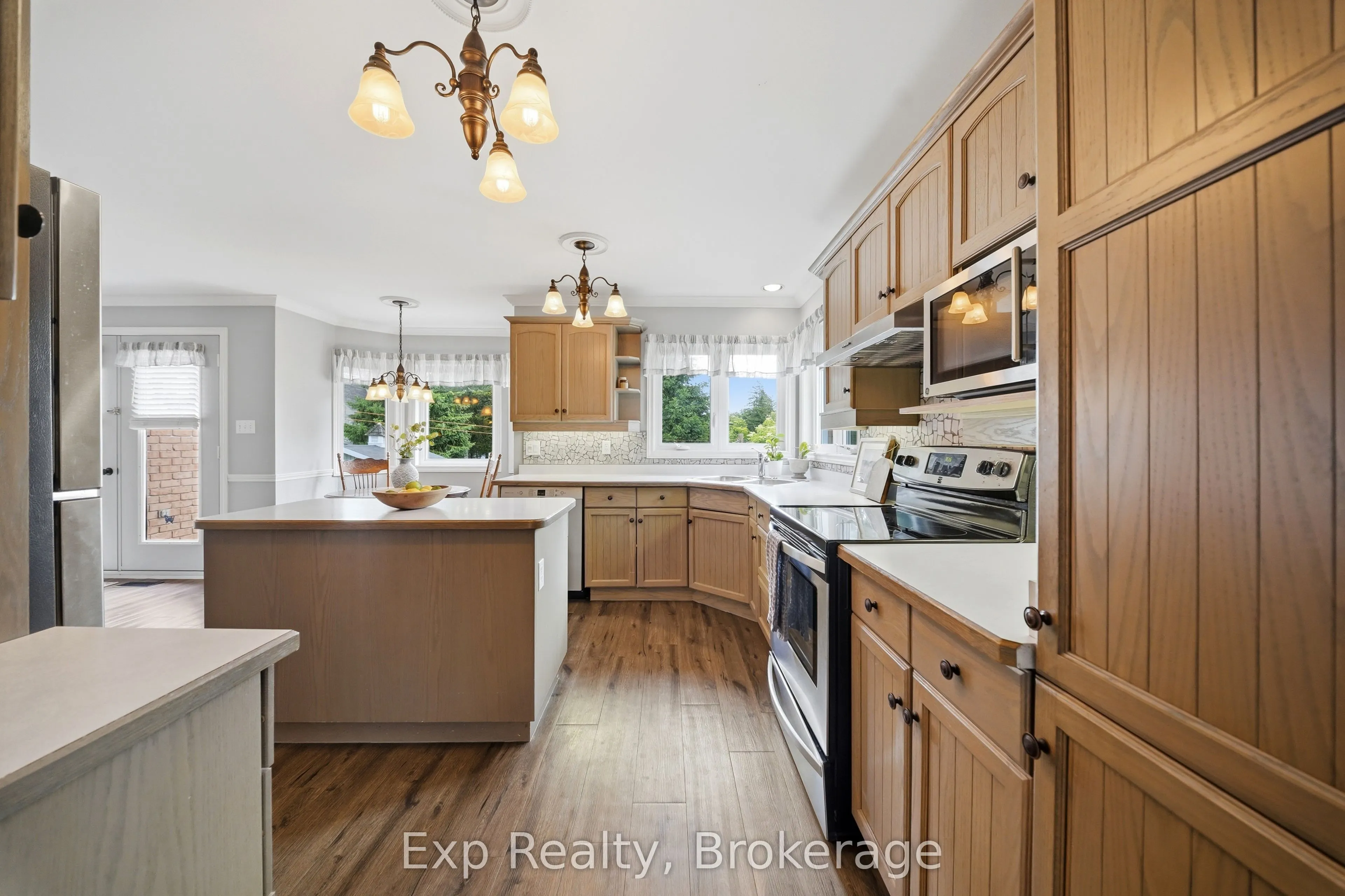 121 Simcoe Street